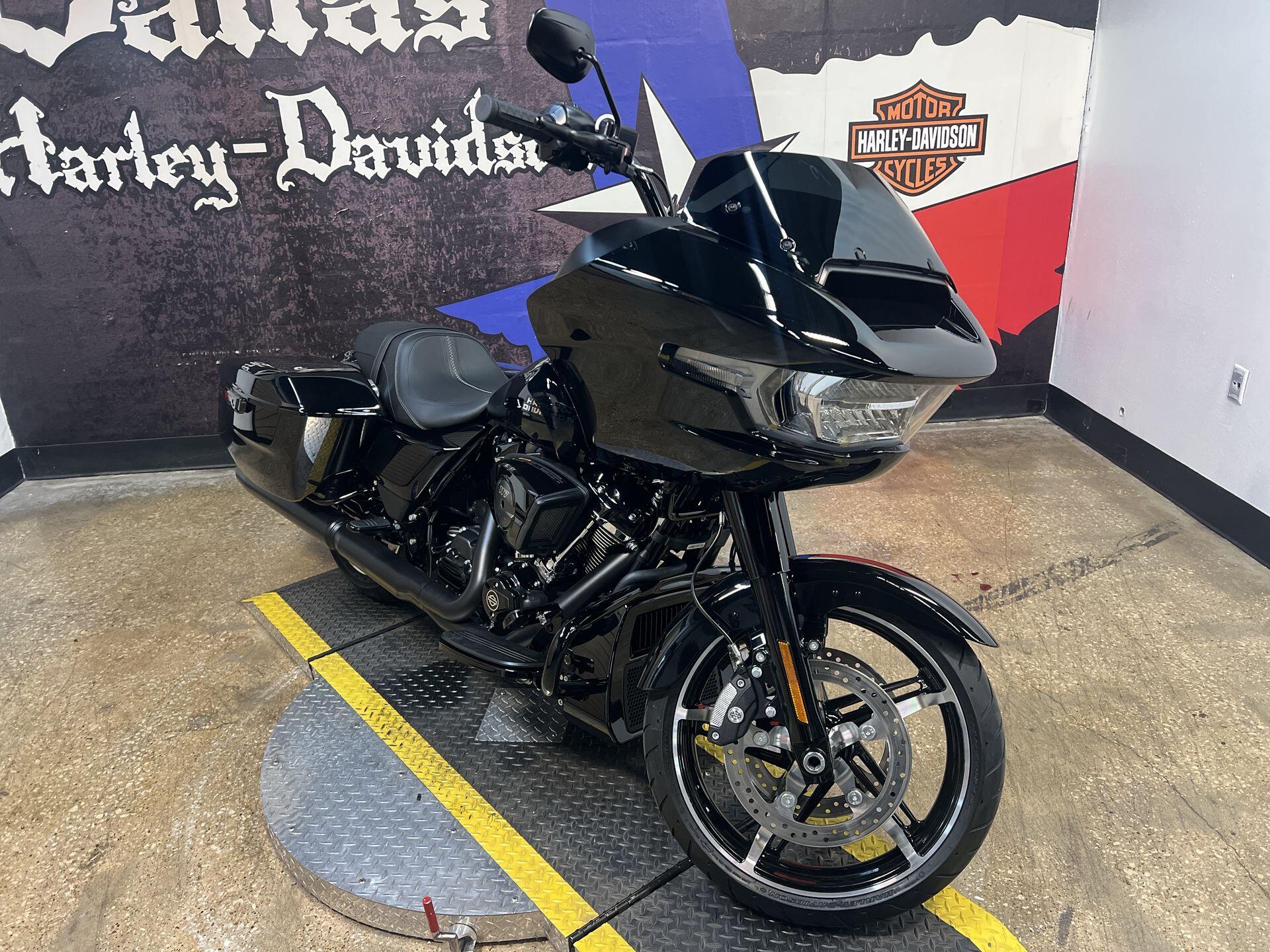 2026 Harley-Davidson® Road Glide® FLTRX, photo 7
