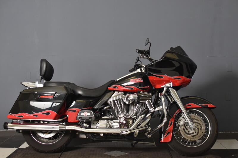 2006 Harley-Davidson® Road Glide® Black Cherry Pearl FLTRI