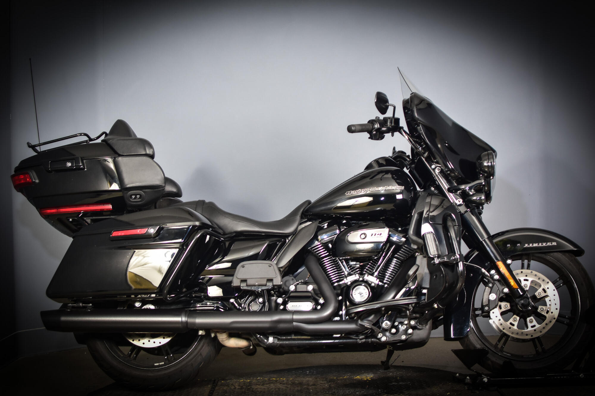 2020 Harley-Davidson® Ultra Limited Vivid Black - Black Finish, photo 2