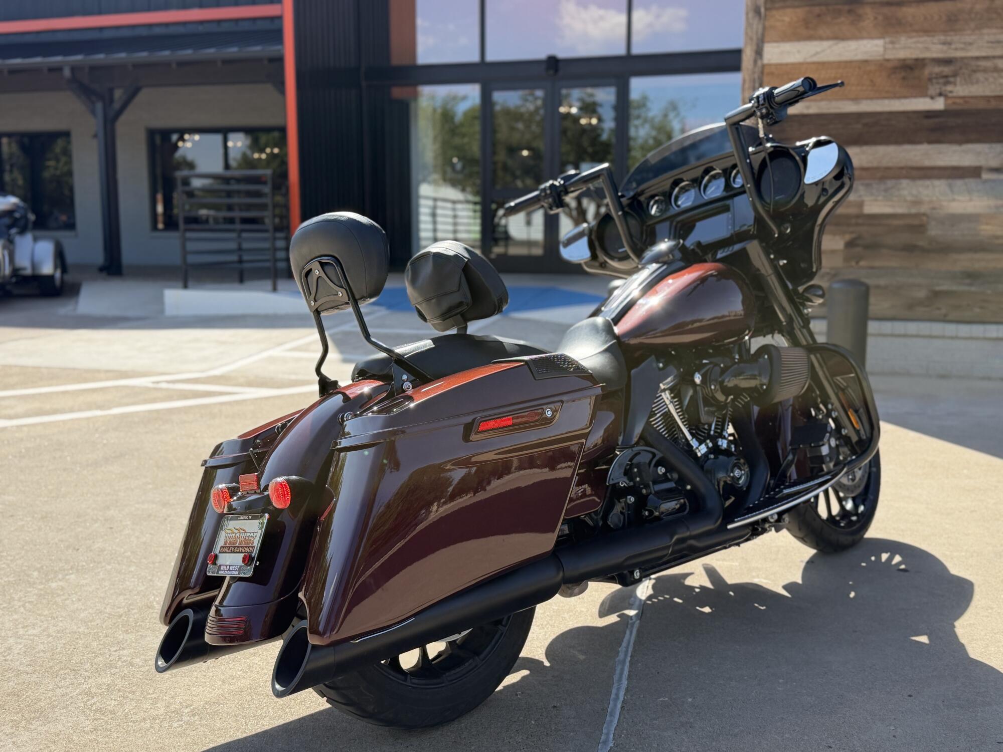 2018 Harley-Davidson® Street Glide® Special Twisted Cherry, photo 8