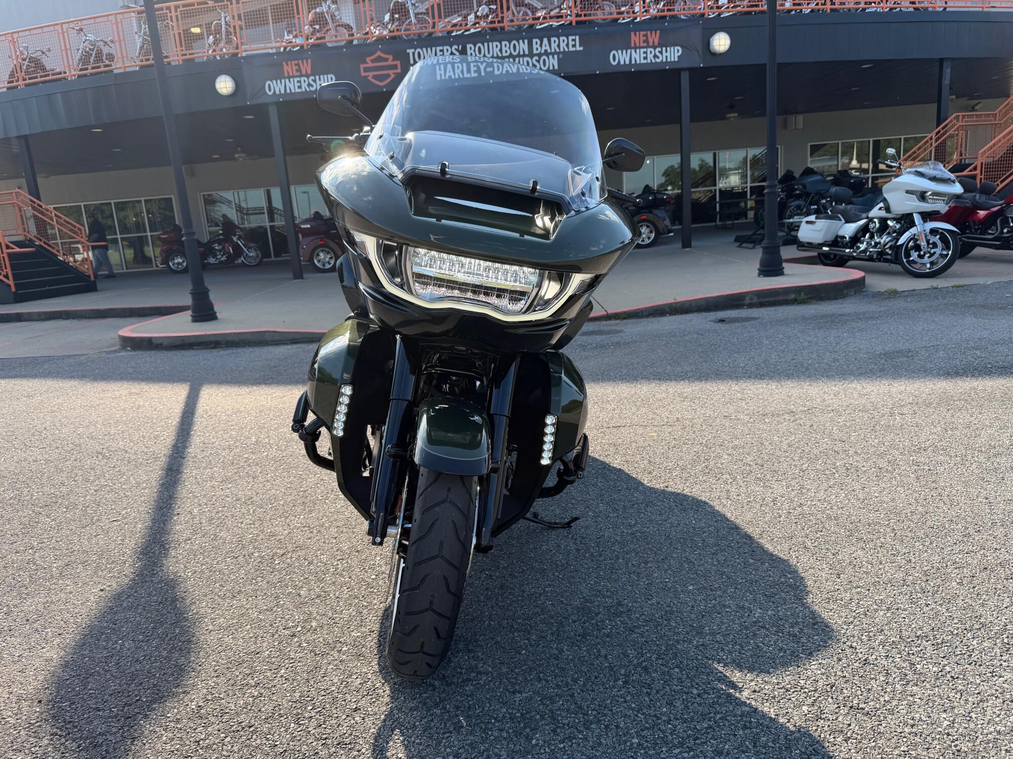 2026 Harley-Davidson® Road Glide Limited Olive Steel Metallic / Vivid Black, photo 5