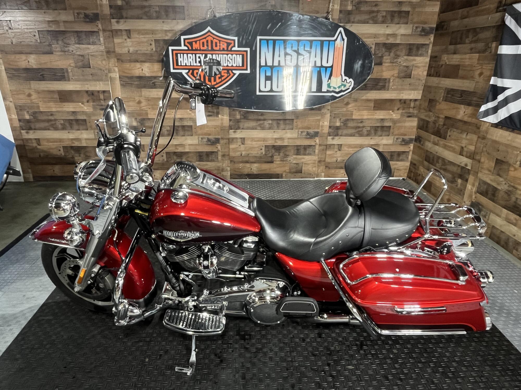 2019 Harley-Davidson® Road King® Wicked Red/Twisted Cherry, photo 5