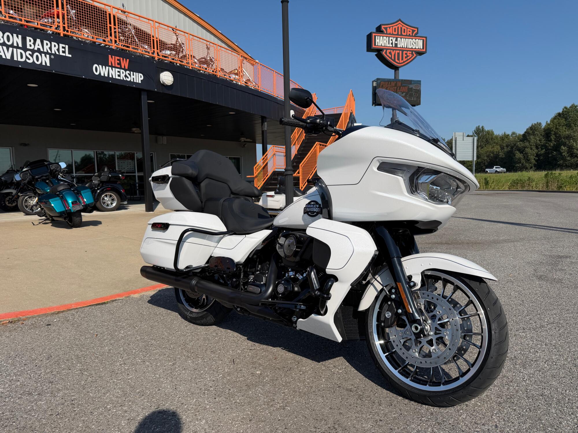 2026 Harley-Davidson® Road Glide Limited White Onyx Pearl Black Trim