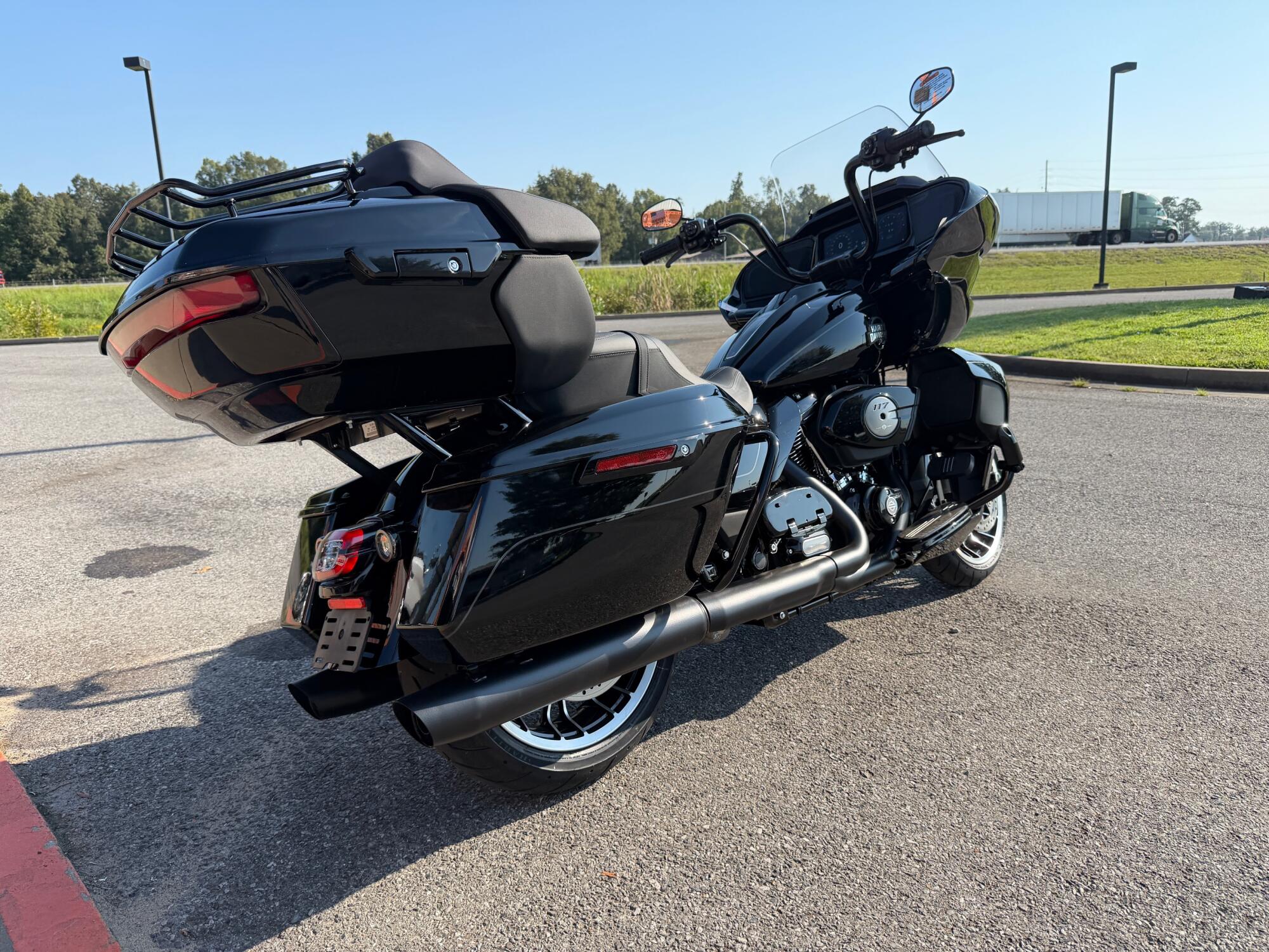 2026 Harley-Davidson® Road Glide Limited Black, photo 3