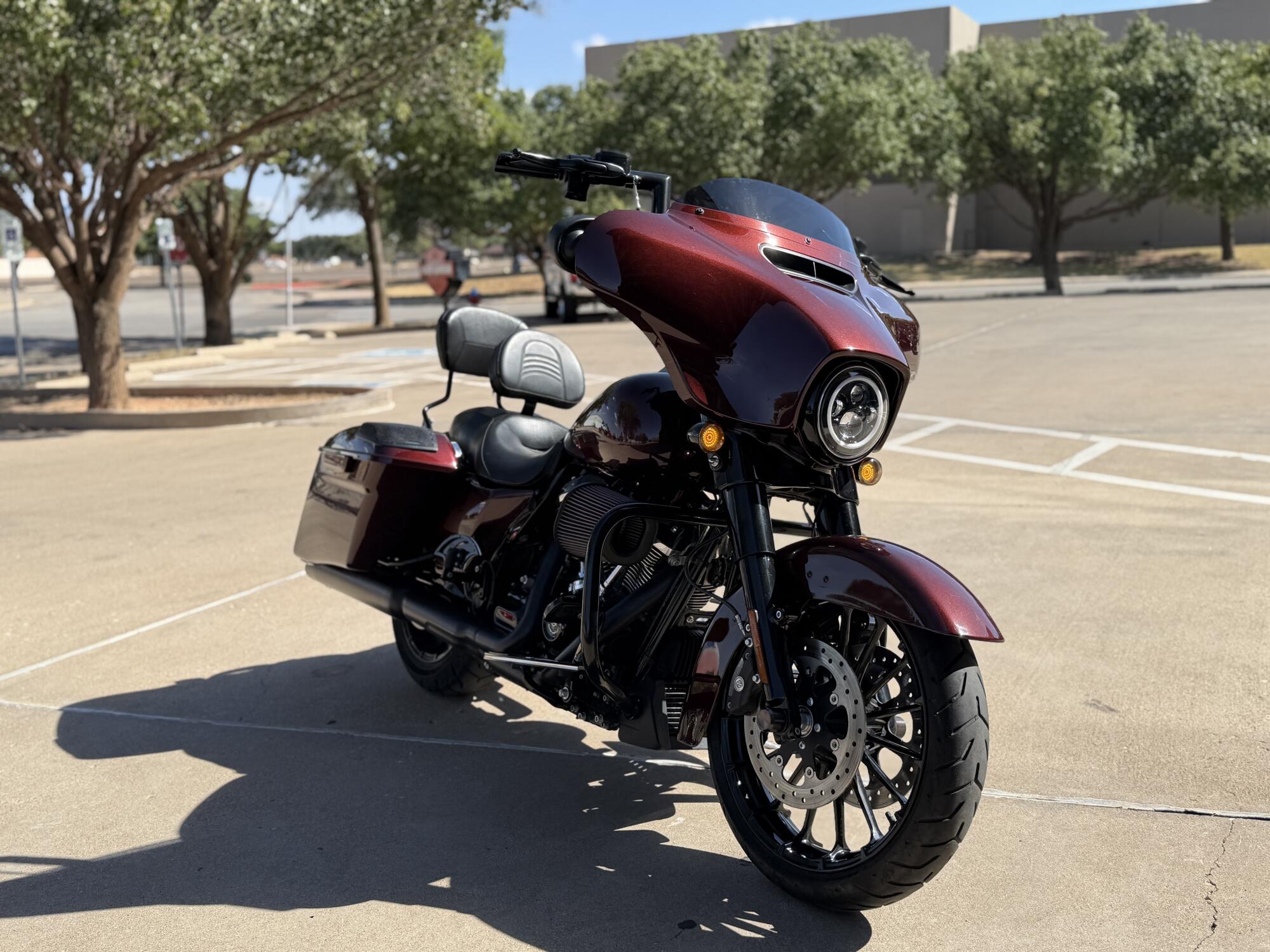 2018 Harley-Davidson® Street Glide® Special Twisted Cherry, photo 2