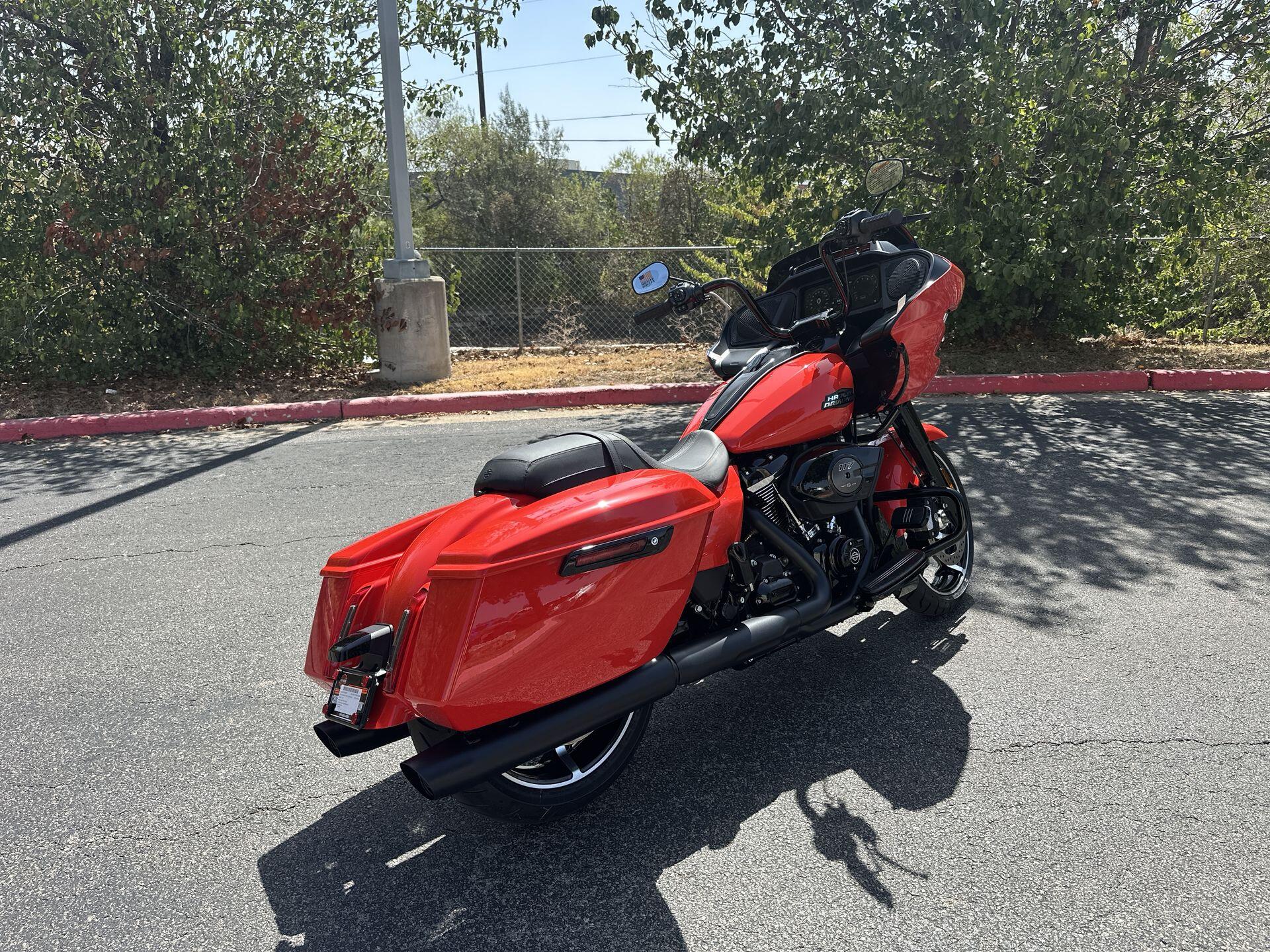 2026 Harley-Davidson® Road Glide® FLTRX, photo 9