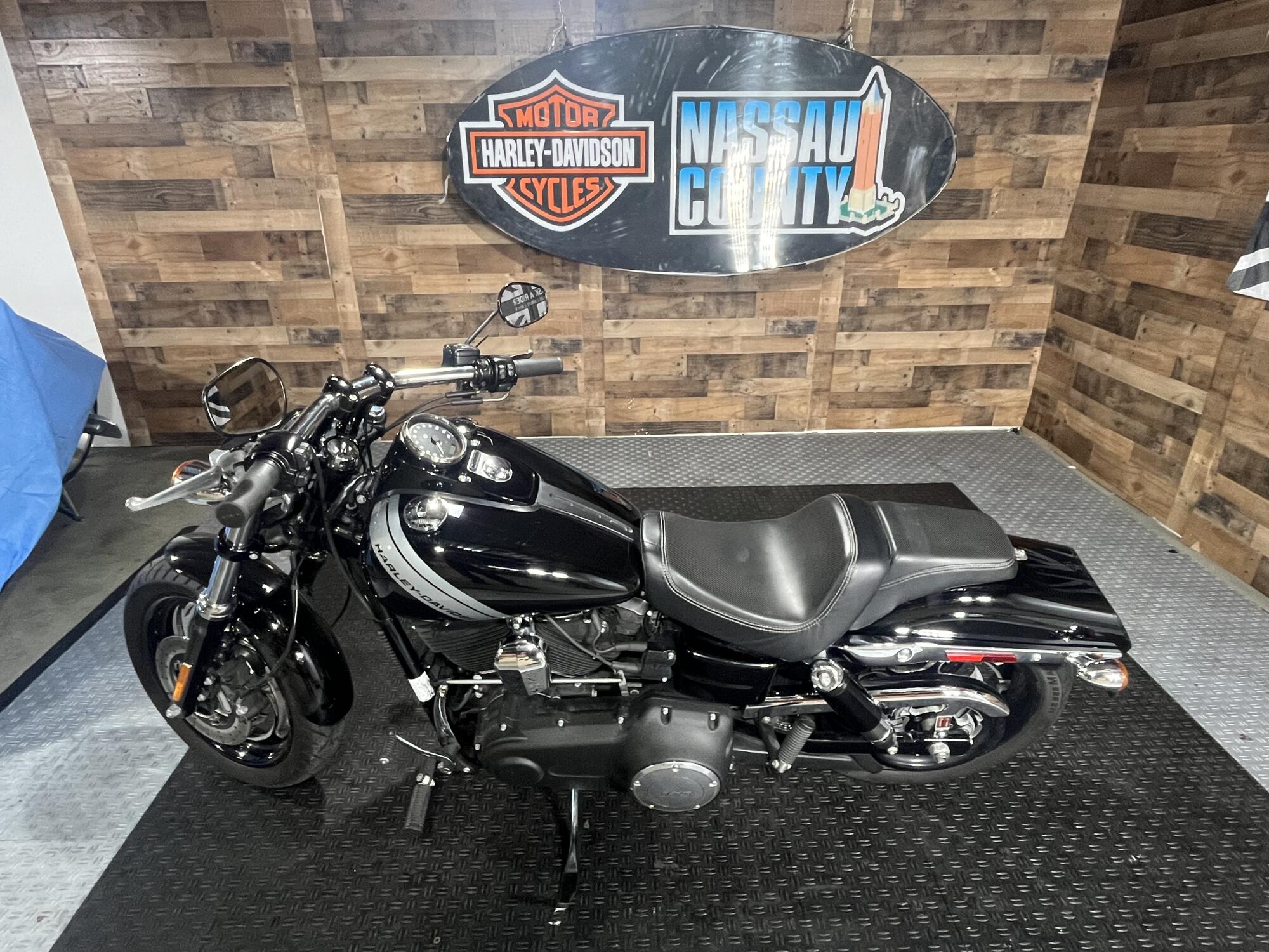 2017 Harley-Davidson® Fat Bob® Black Denim, photo 5