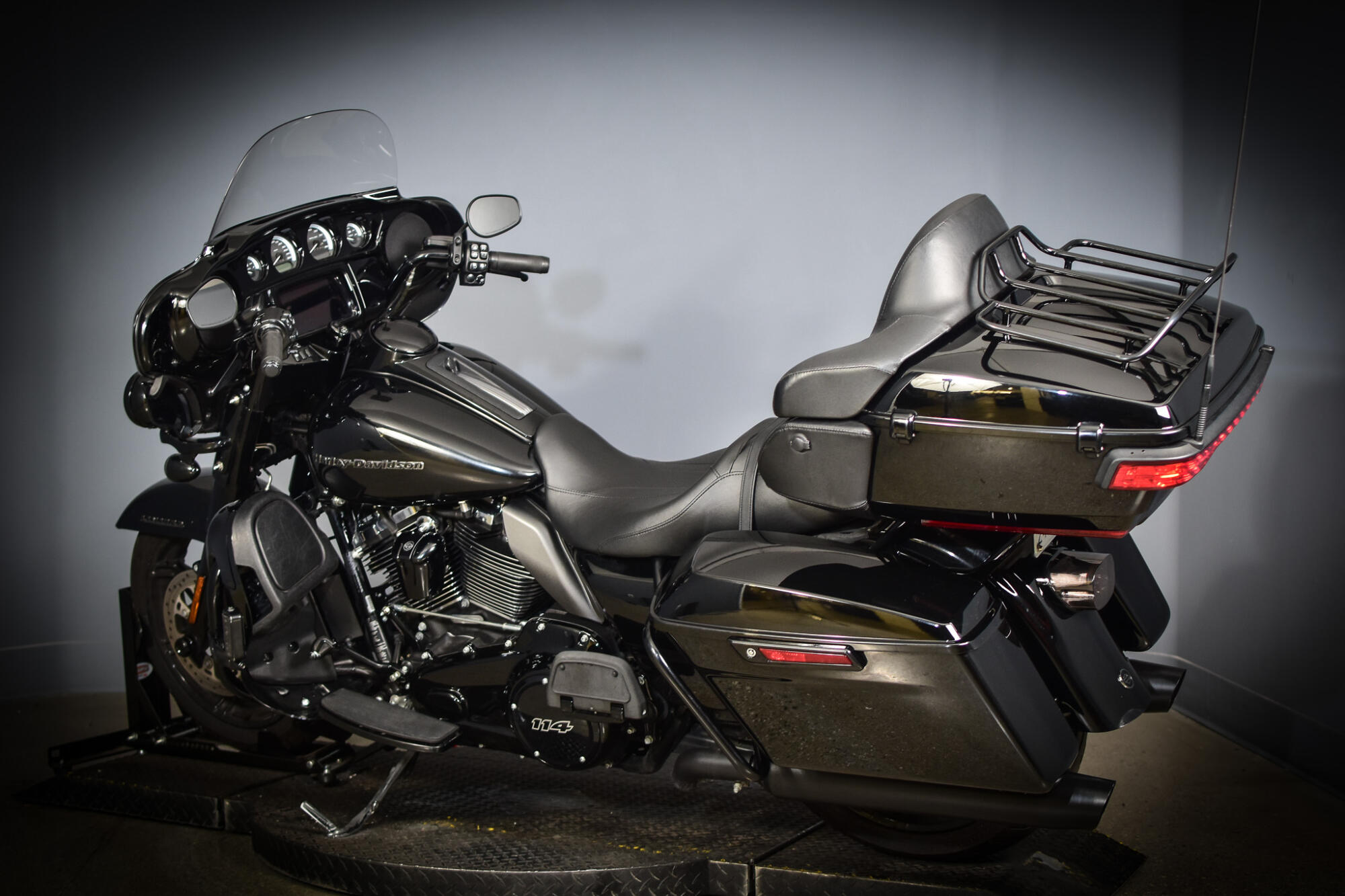 2020 Harley-Davidson® Ultra Limited Vivid Black - Black Finish, photo 7