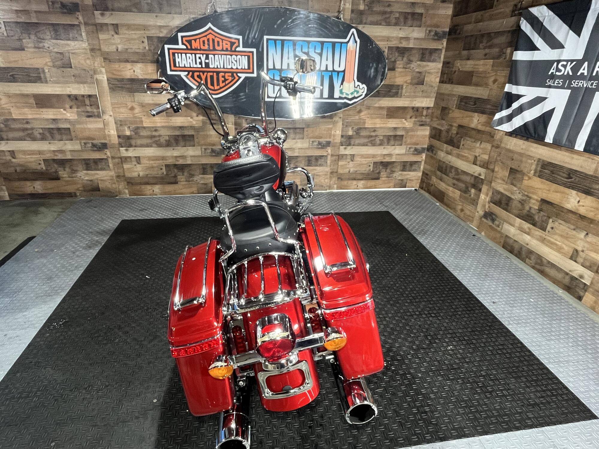 2019 Harley-Davidson® Road King® Wicked Red/Twisted Cherry, photo 7