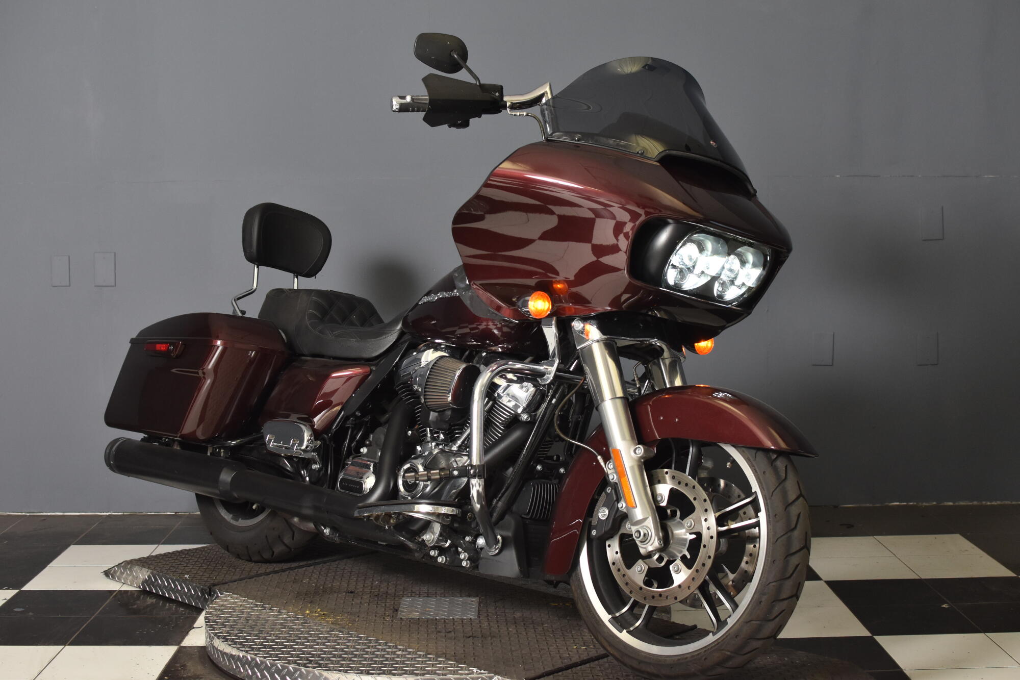 2018 Harley-Davidson® Road Glide® Twisted Cherry FLTRX, photo 2