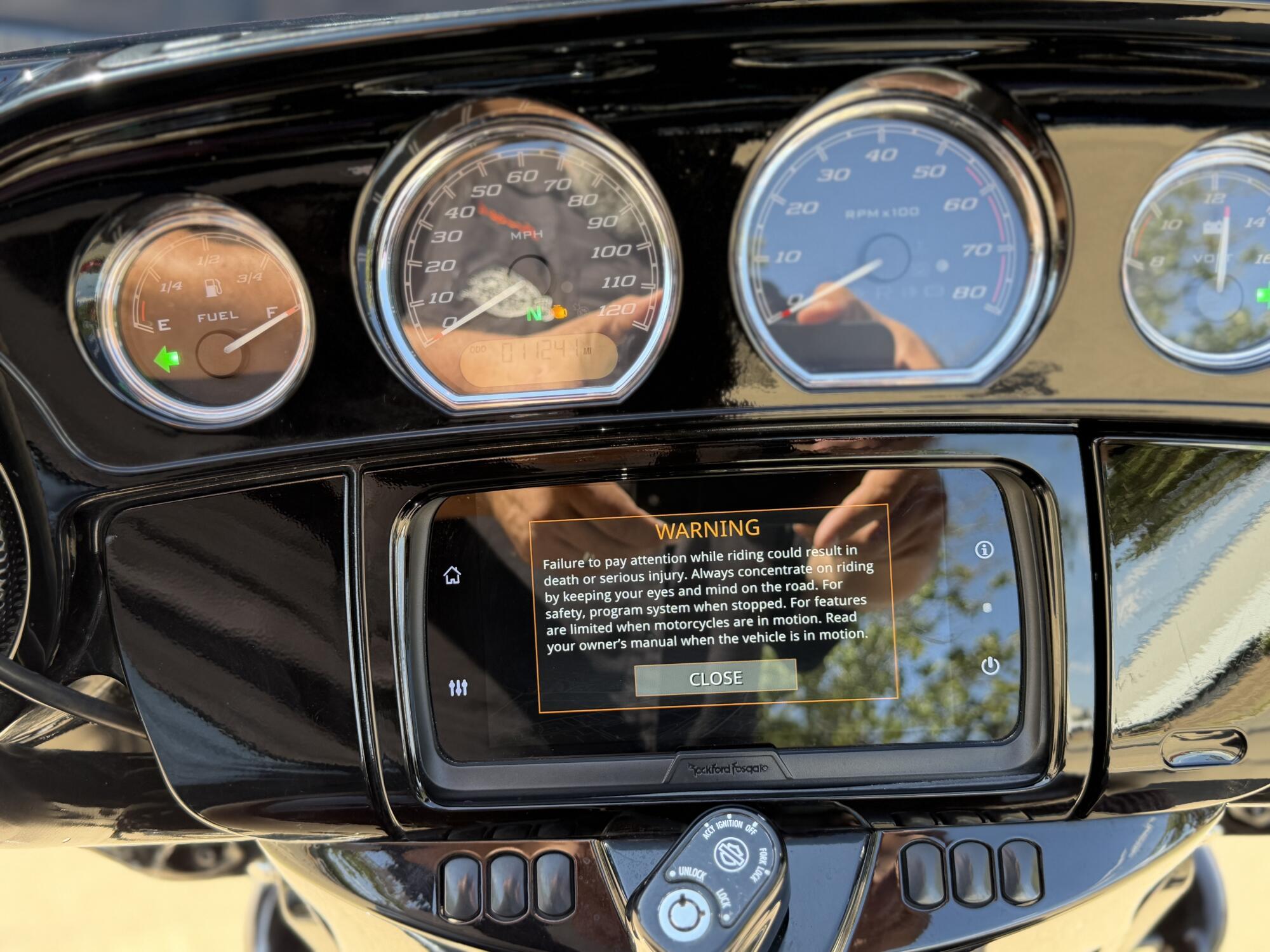 2018 Harley-Davidson® Street Glide® Special Twisted Cherry, photo 11