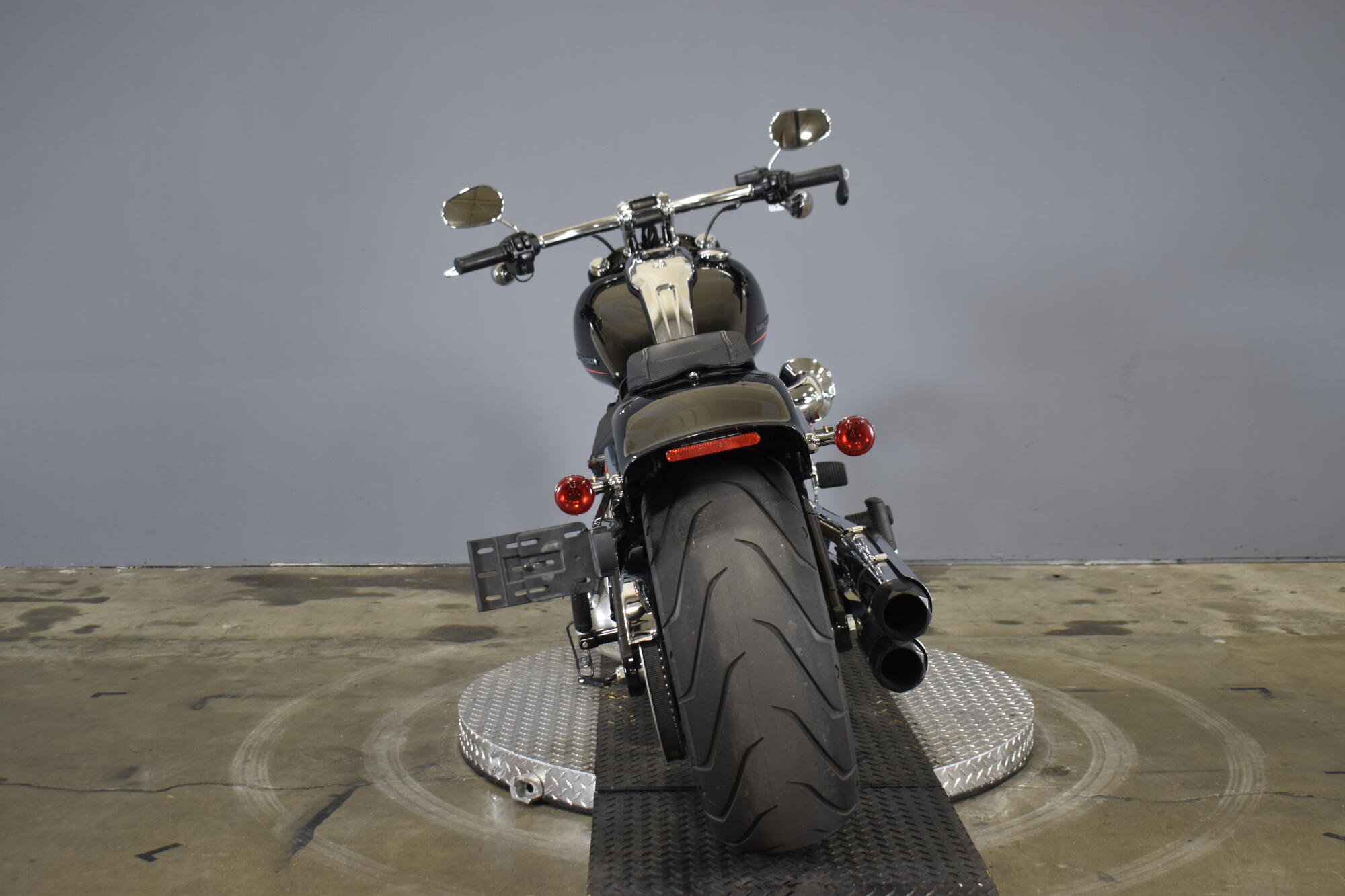 2024 Harley-Davidson® Breakout® 117 Vivid Black, photo 7