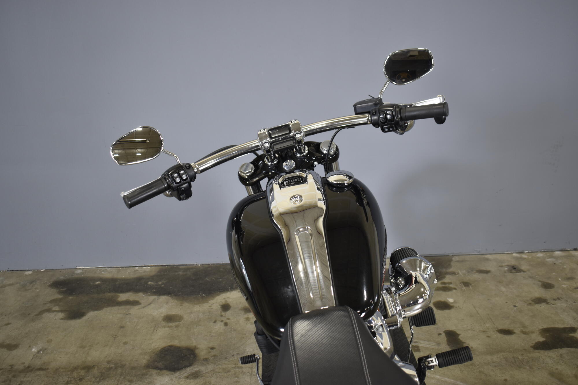 2024 Harley-Davidson® Breakout® 117 Vivid Black, photo 8