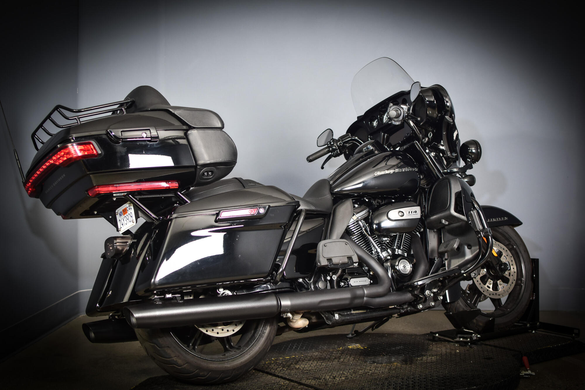 2020 Harley-Davidson® Ultra Limited Vivid Black - Black Finish, photo 10