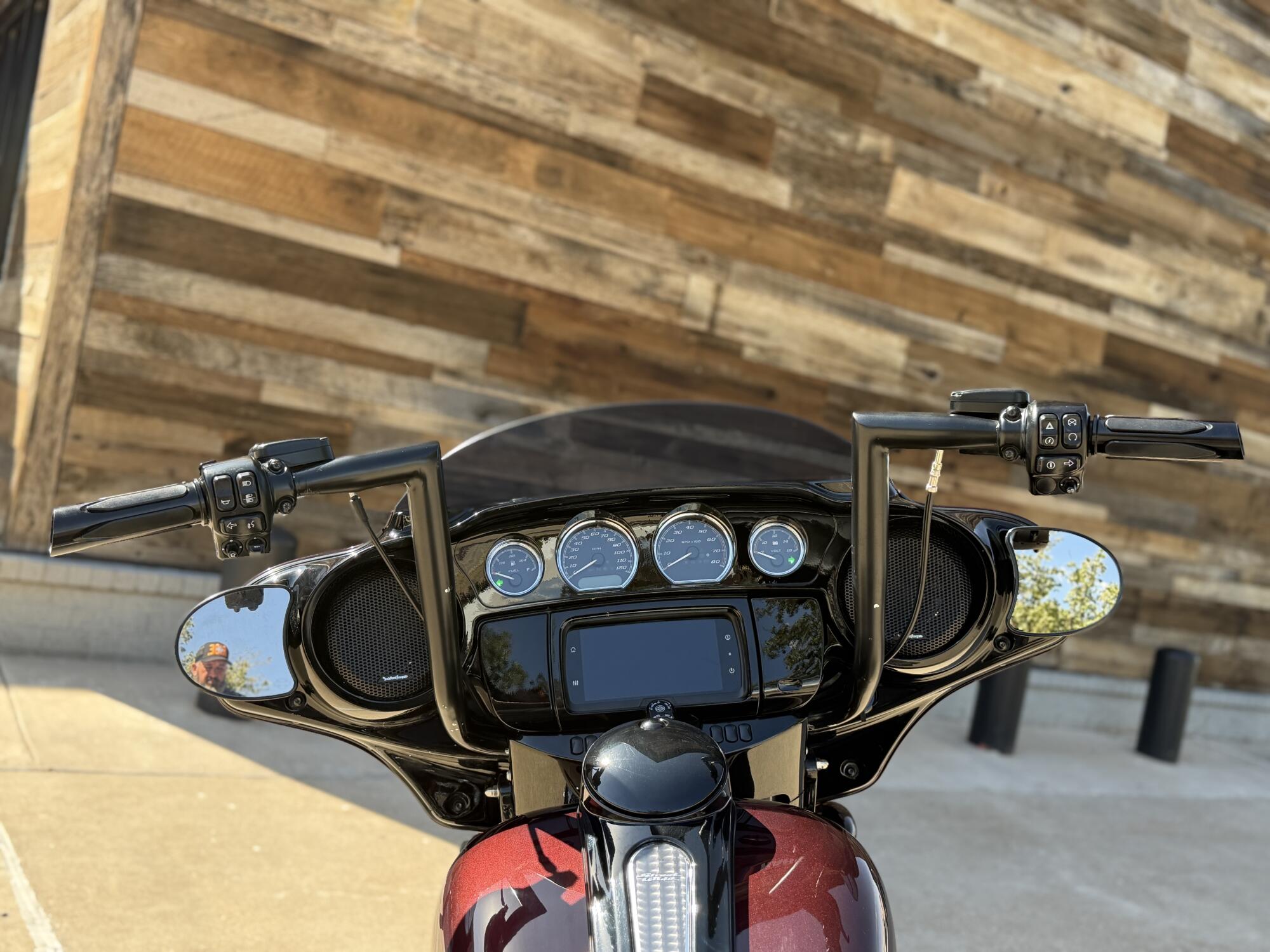 2018 Harley-Davidson® Street Glide® Special Twisted Cherry, photo 10