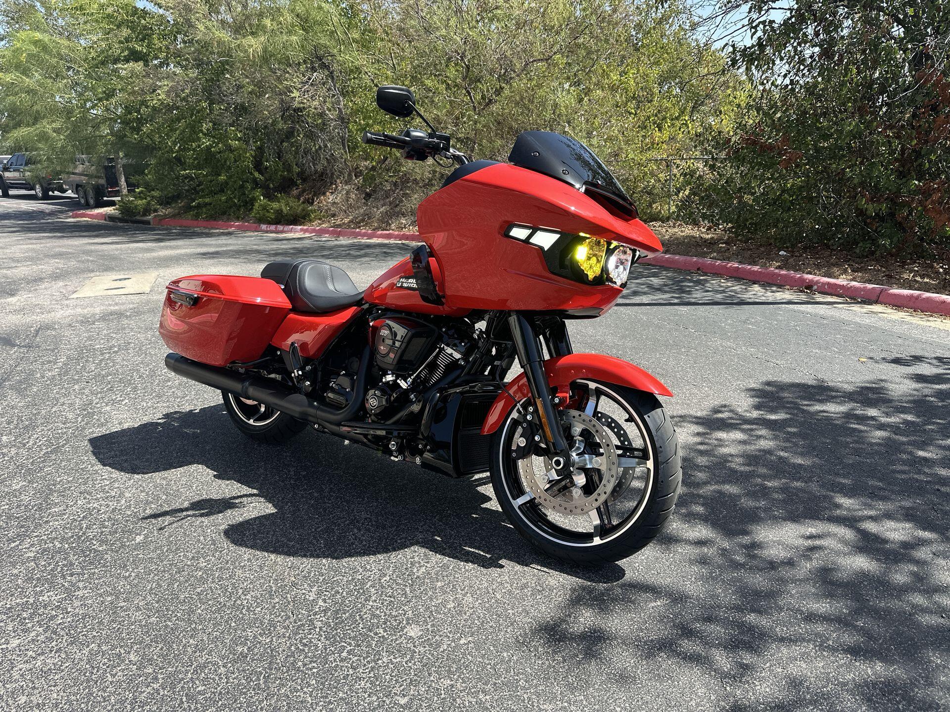 2026 Harley-Davidson® Road Glide® FLTRX, photo 3
