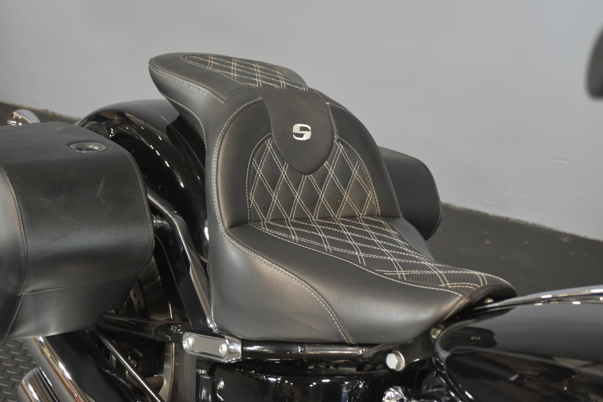 2024 Harley-Davidson® Fat Boy® 114 Vivid Black, photo 21
