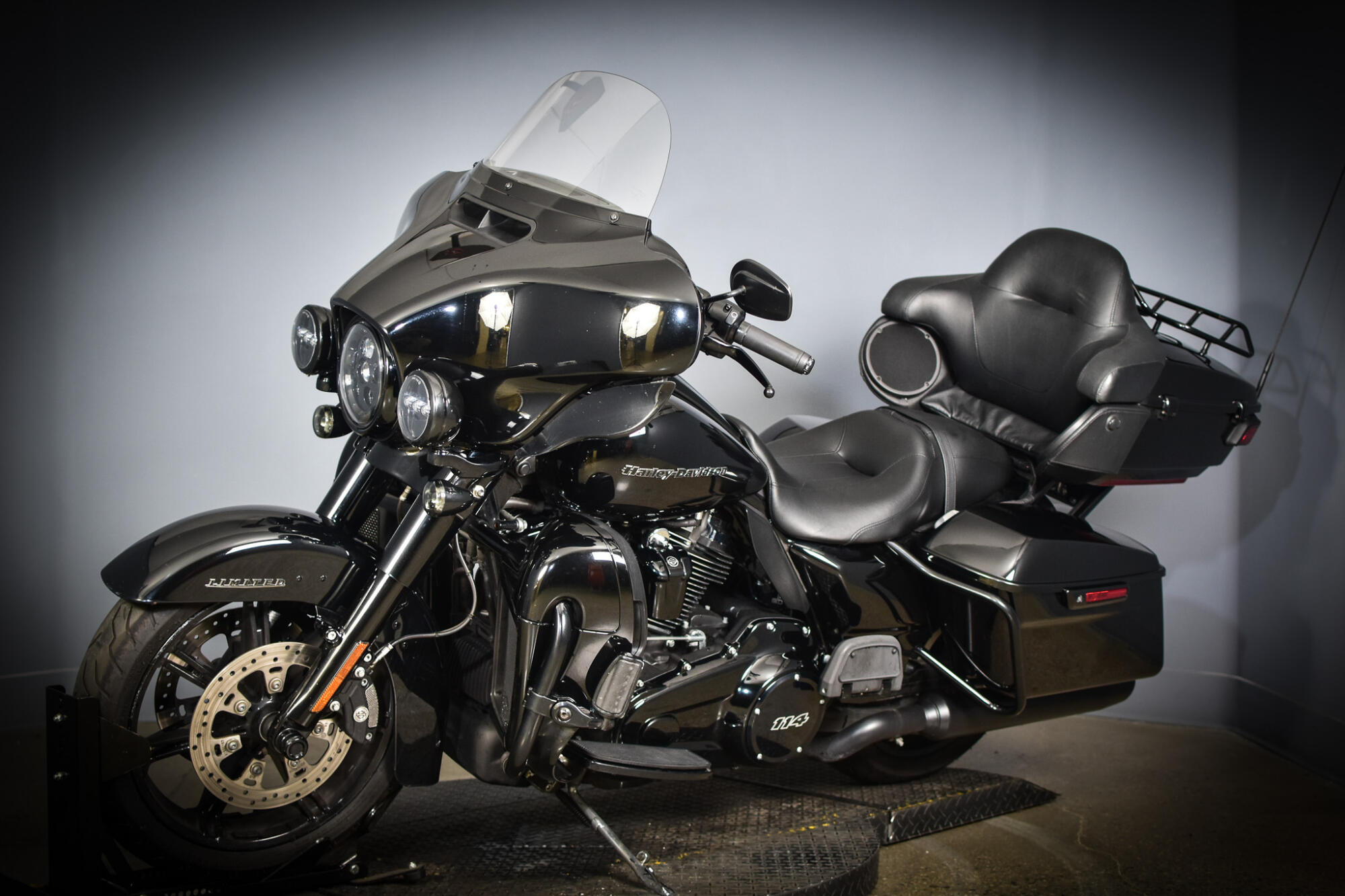 2020 Harley-Davidson® Ultra Limited Vivid Black - Black Finish, photo 5