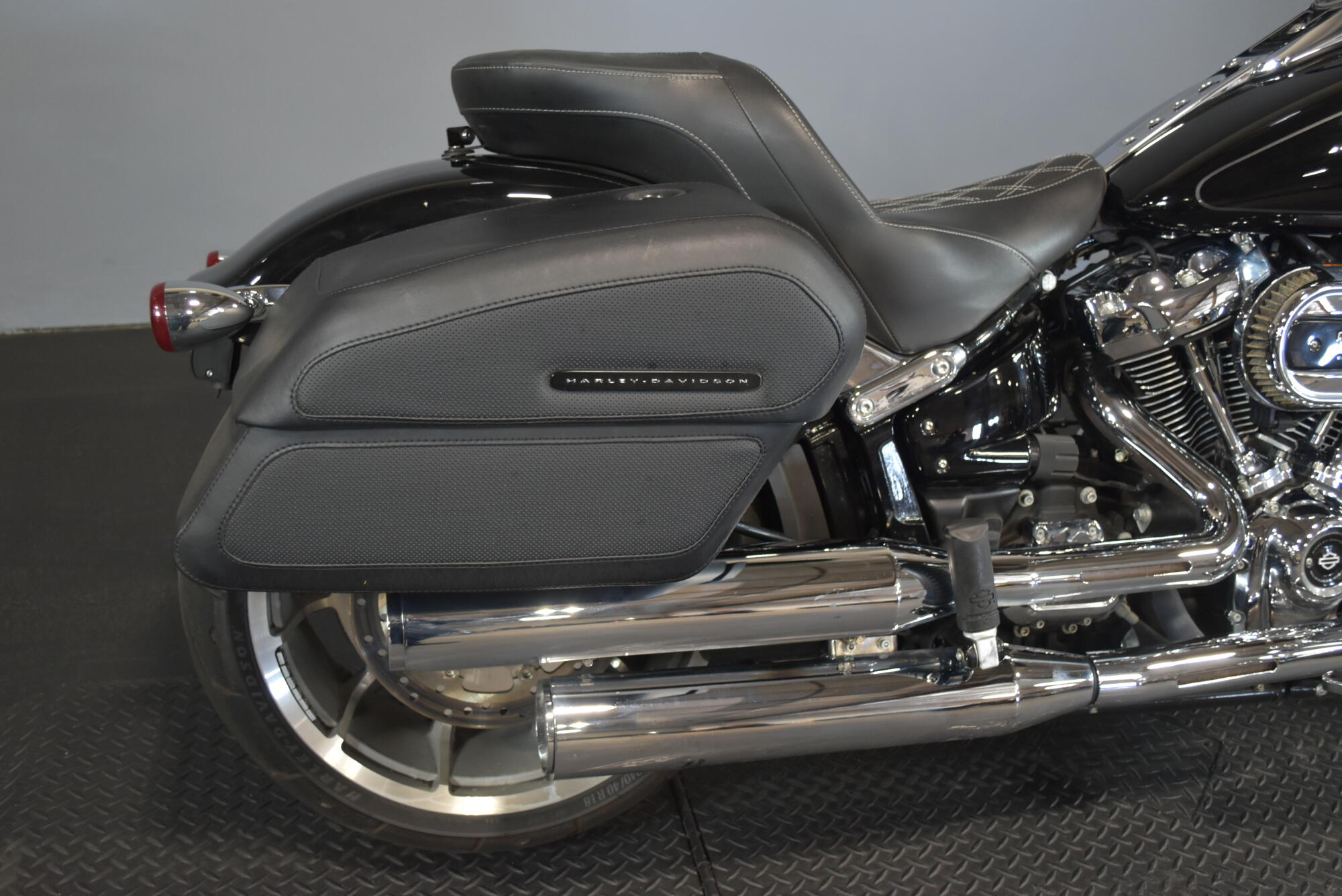 2024 Harley-Davidson® Fat Boy® 114 Vivid Black, photo 11