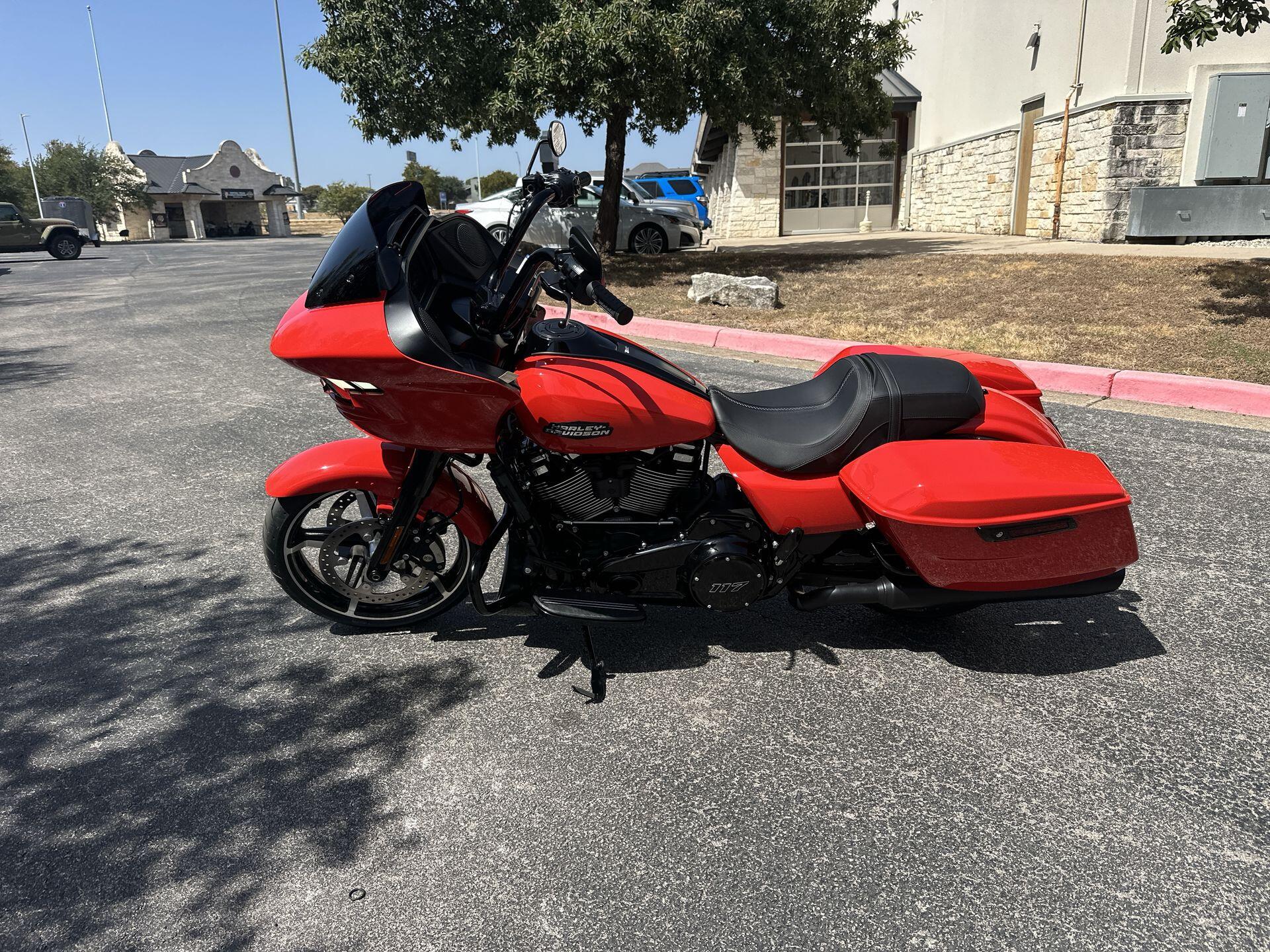 2026 Harley-Davidson® Road Glide® FLTRX, photo 6