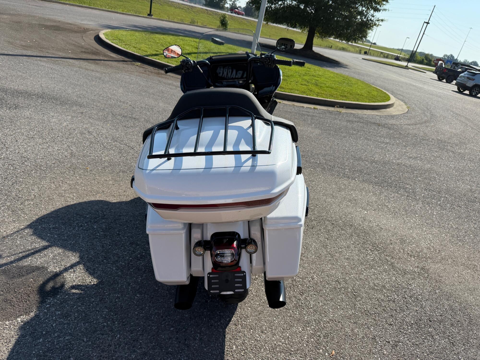 2026 Harley-Davidson® Road Glide Limited White Onyx Pearl Black Trim, photo 9