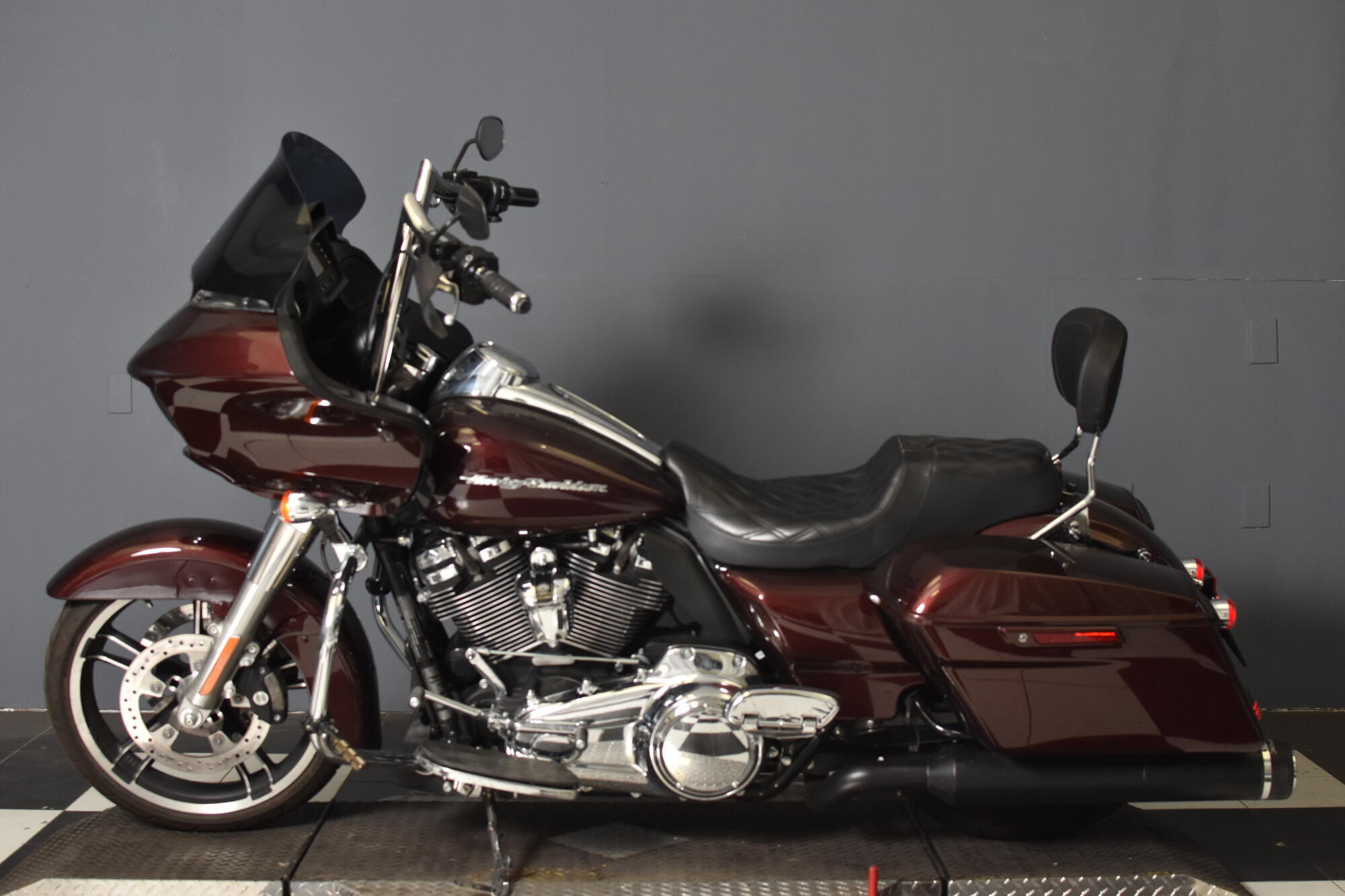 2018 Harley-Davidson® Road Glide® Twisted Cherry FLTRX, photo 5