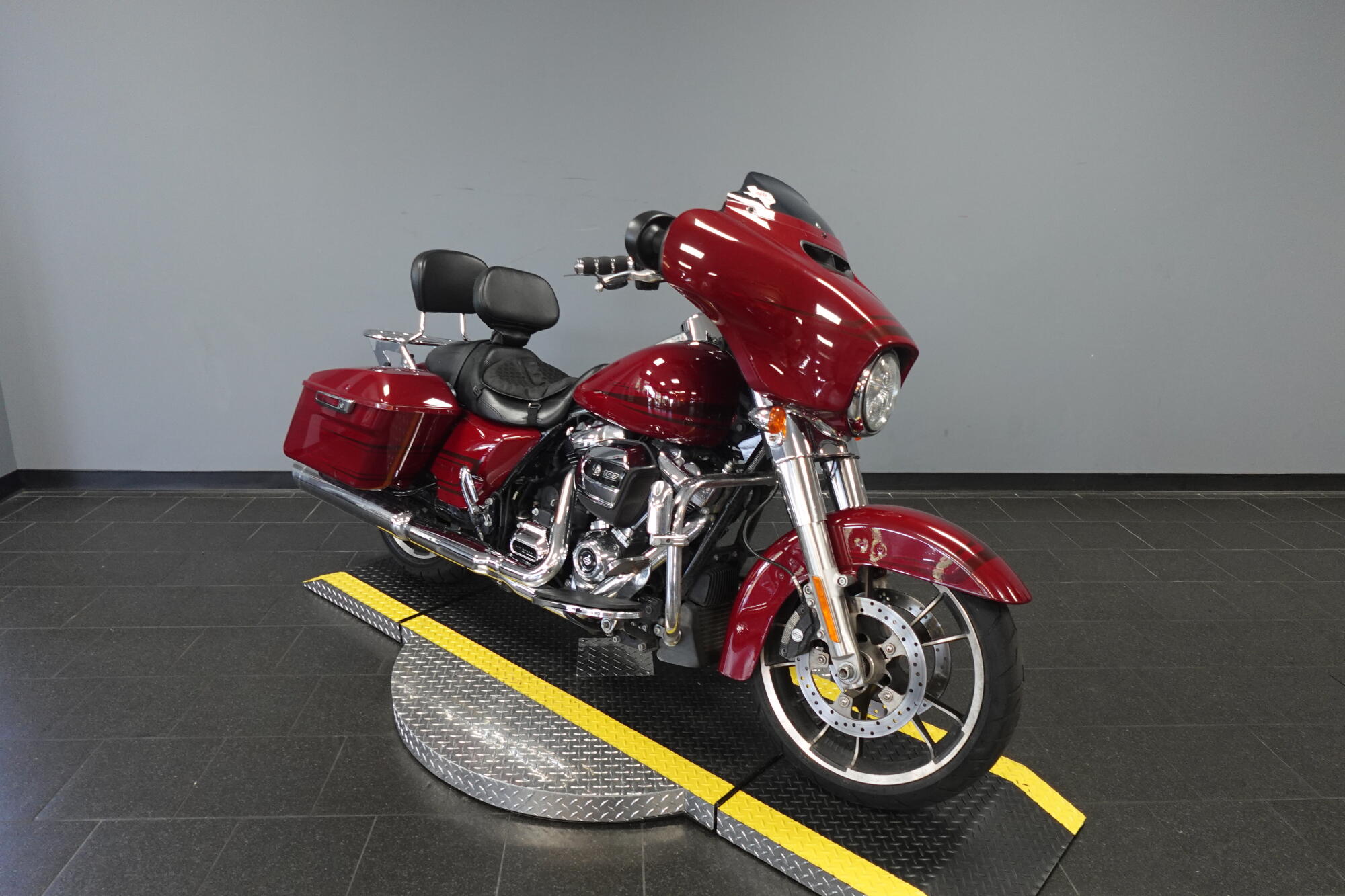 2020 Harley-Davidson® Street Glide® FLHX, photo 2