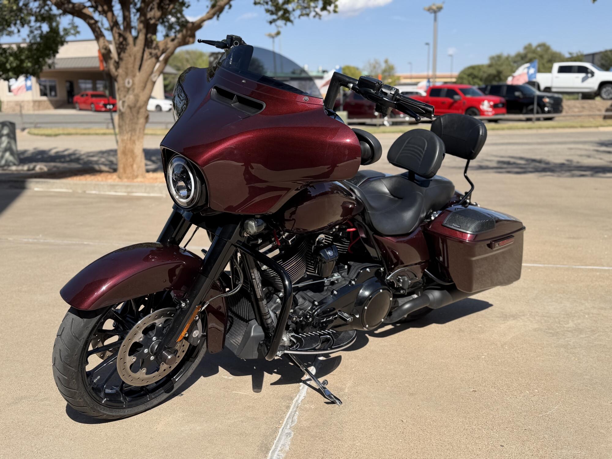 2018 Harley-Davidson® Street Glide® Special Twisted Cherry, photo 4