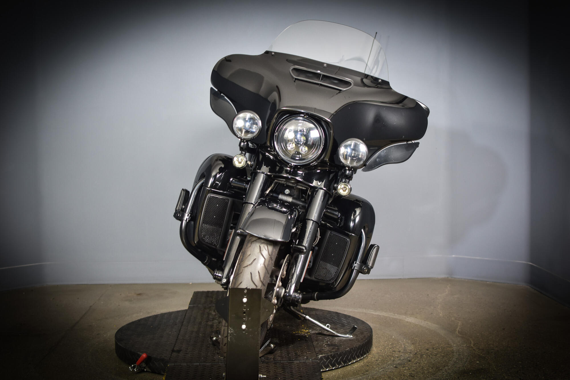 2020 Harley-Davidson® Ultra Limited Vivid Black - Black Finish, photo 4