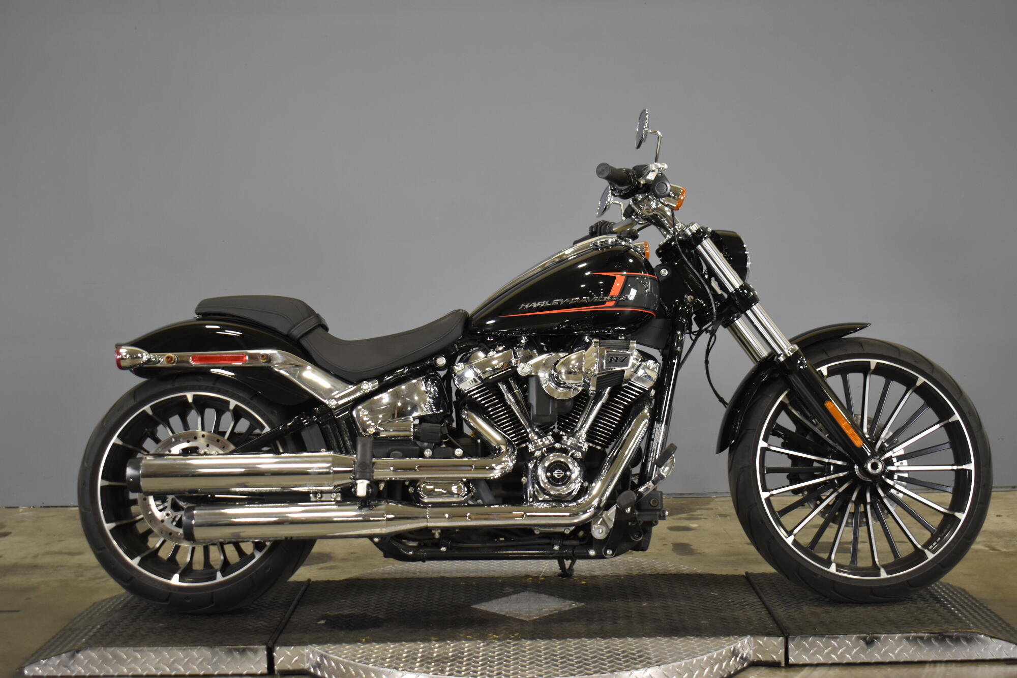 2024 Harley-Davidson® Breakout® 117 Vivid Black