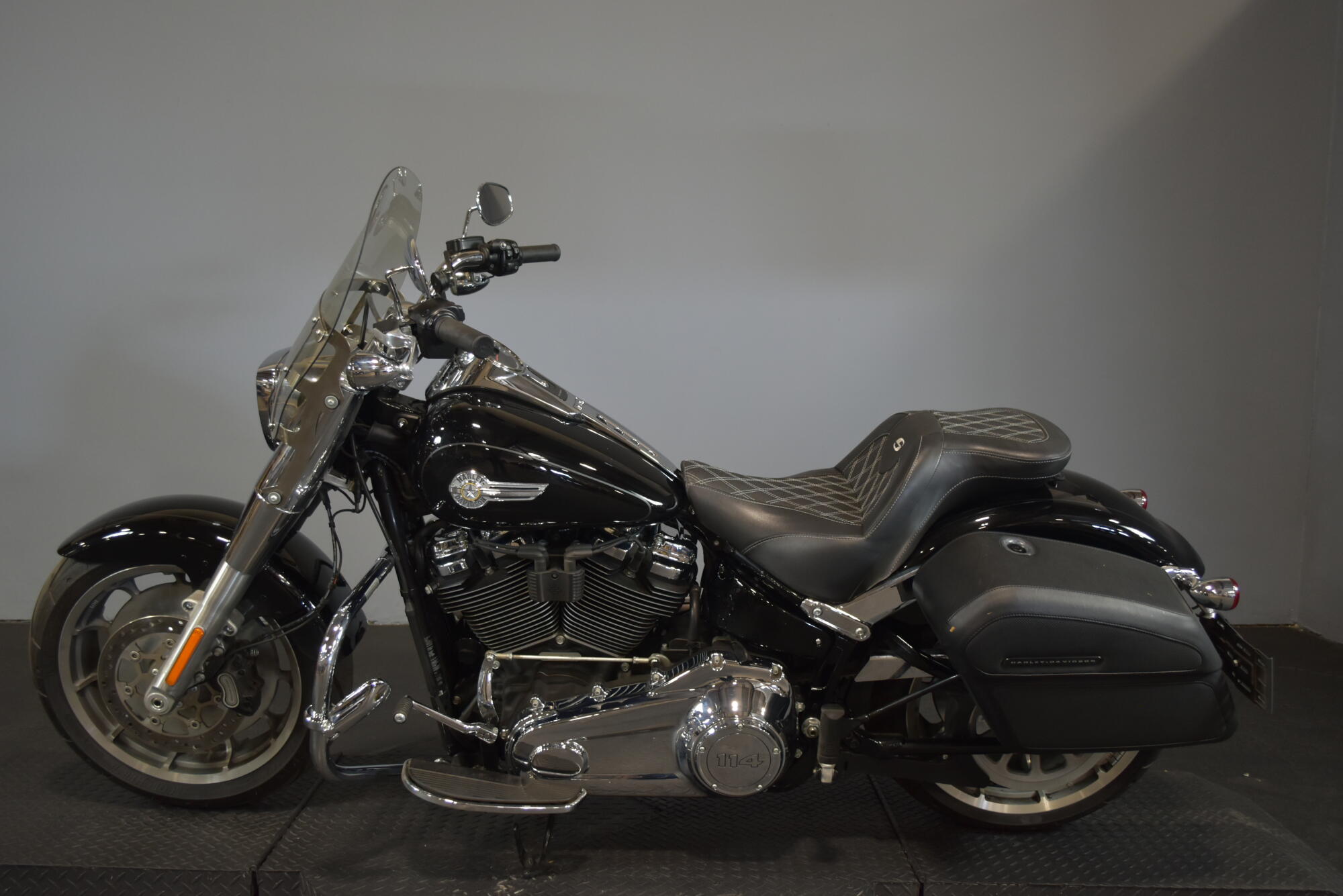 2024 Harley-Davidson® Fat Boy® 114 Vivid Black, photo 6