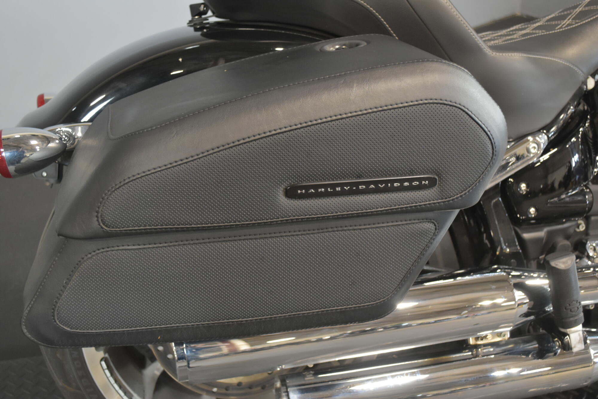 2024 Harley-Davidson® Fat Boy® 114 Vivid Black, photo 22