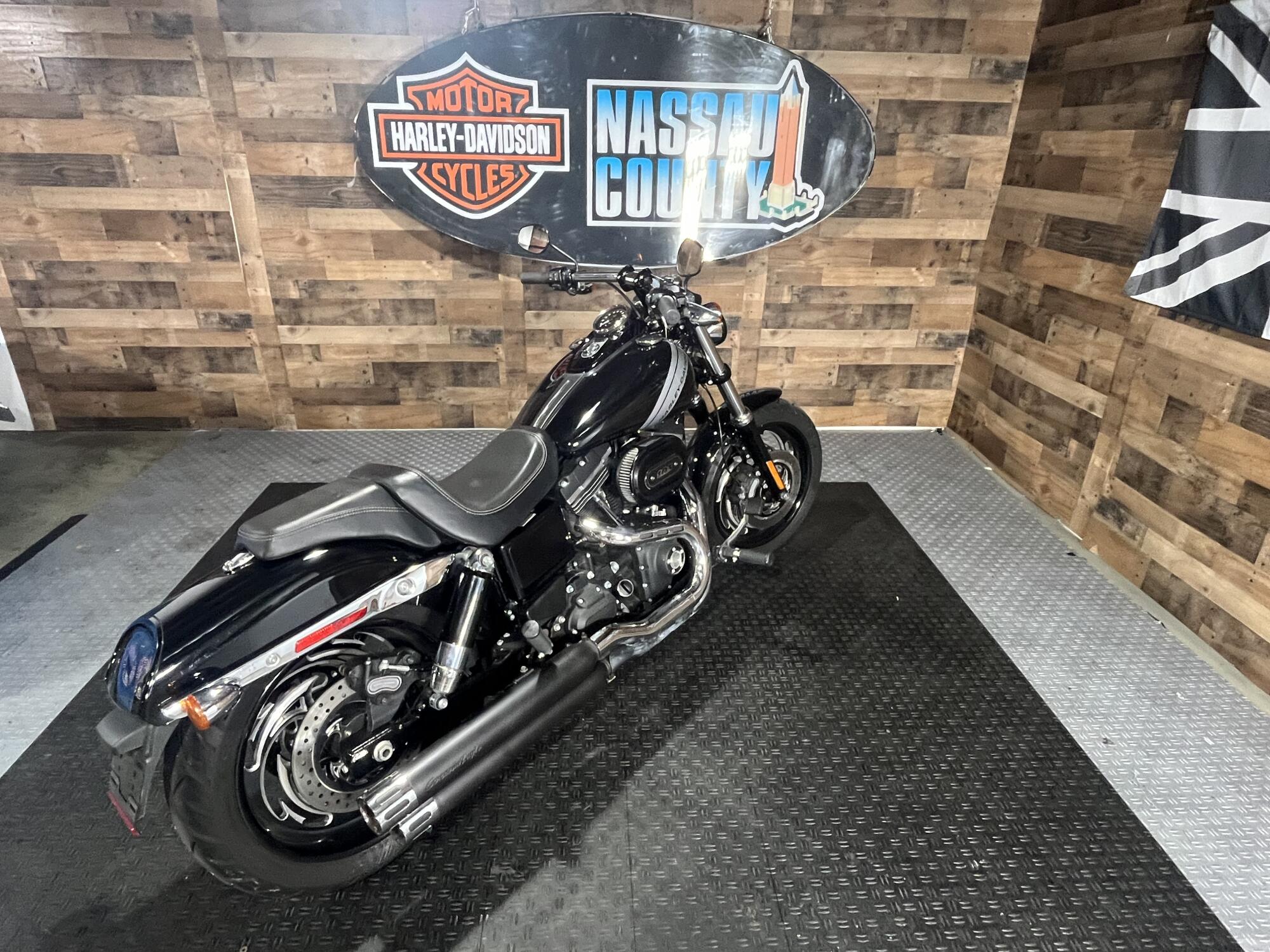 2017 Harley-Davidson® Fat Bob® Black Denim, photo 8
