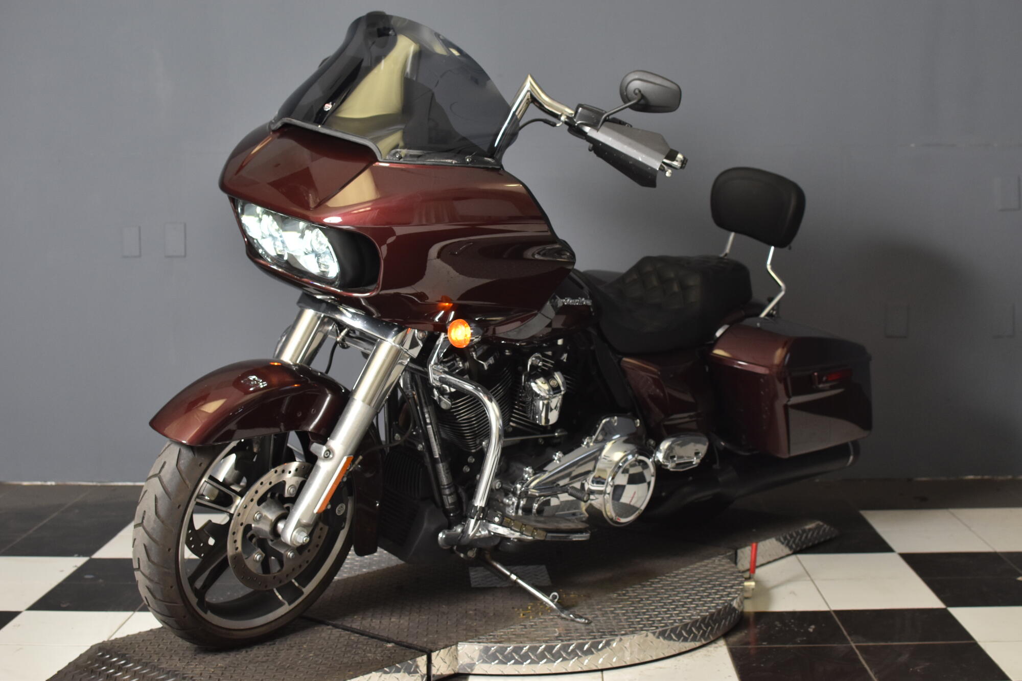 2018 Harley-Davidson® Road Glide® Twisted Cherry FLTRX, photo 4