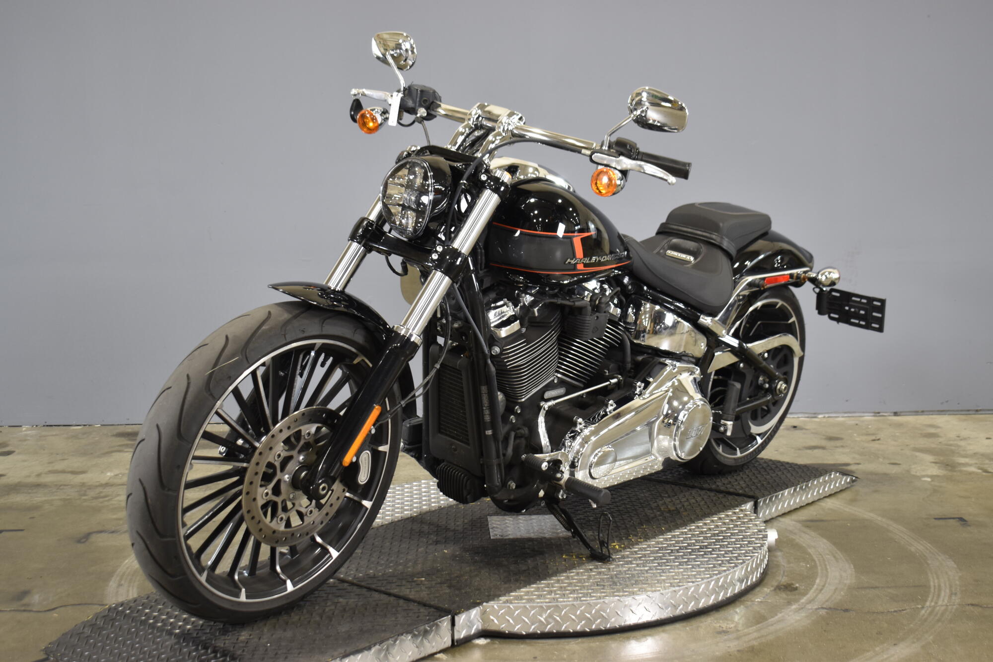 2024 Harley-Davidson® Breakout® 117 Vivid Black, photo 4