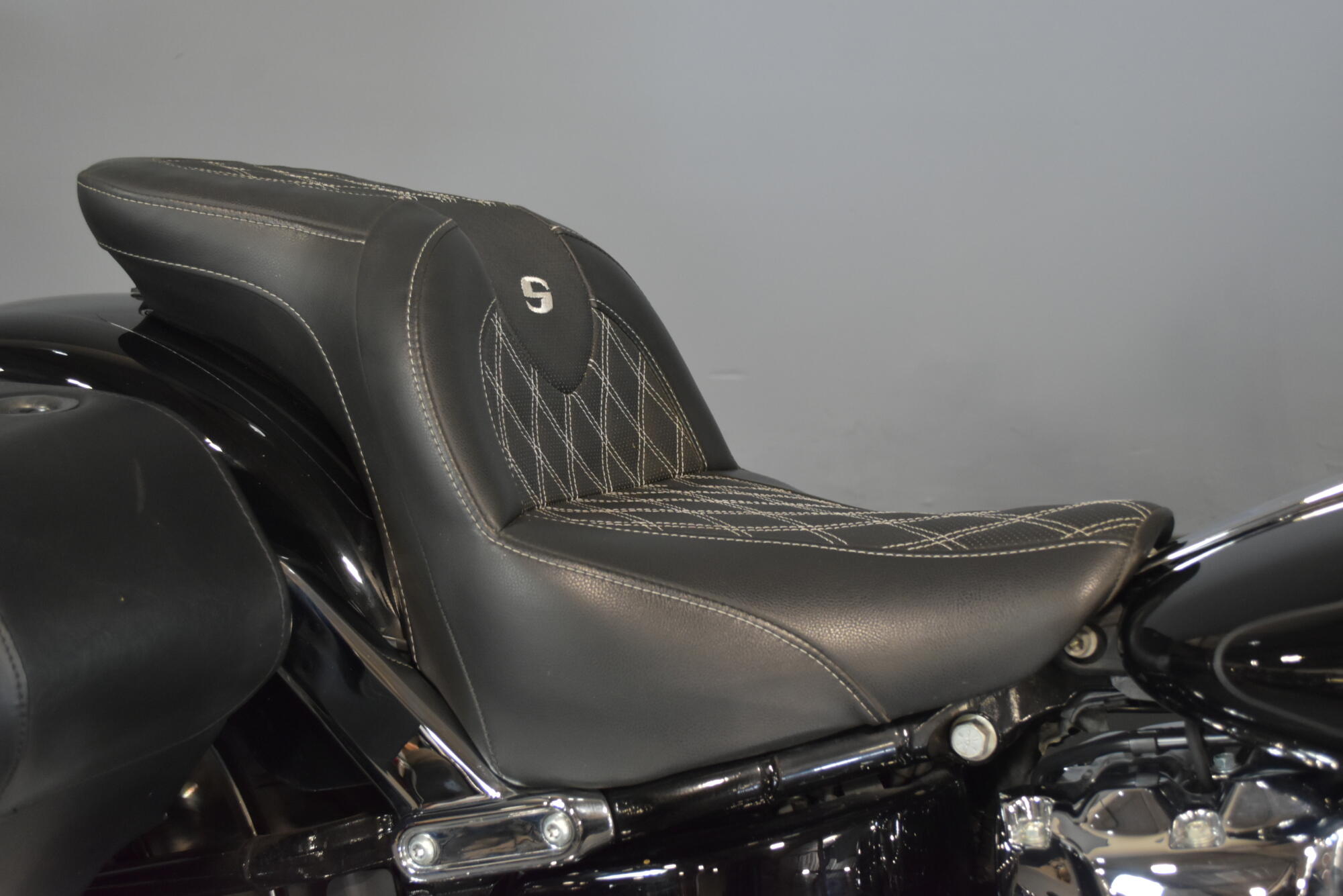 2024 Harley-Davidson® Fat Boy® 114 Vivid Black, photo 20