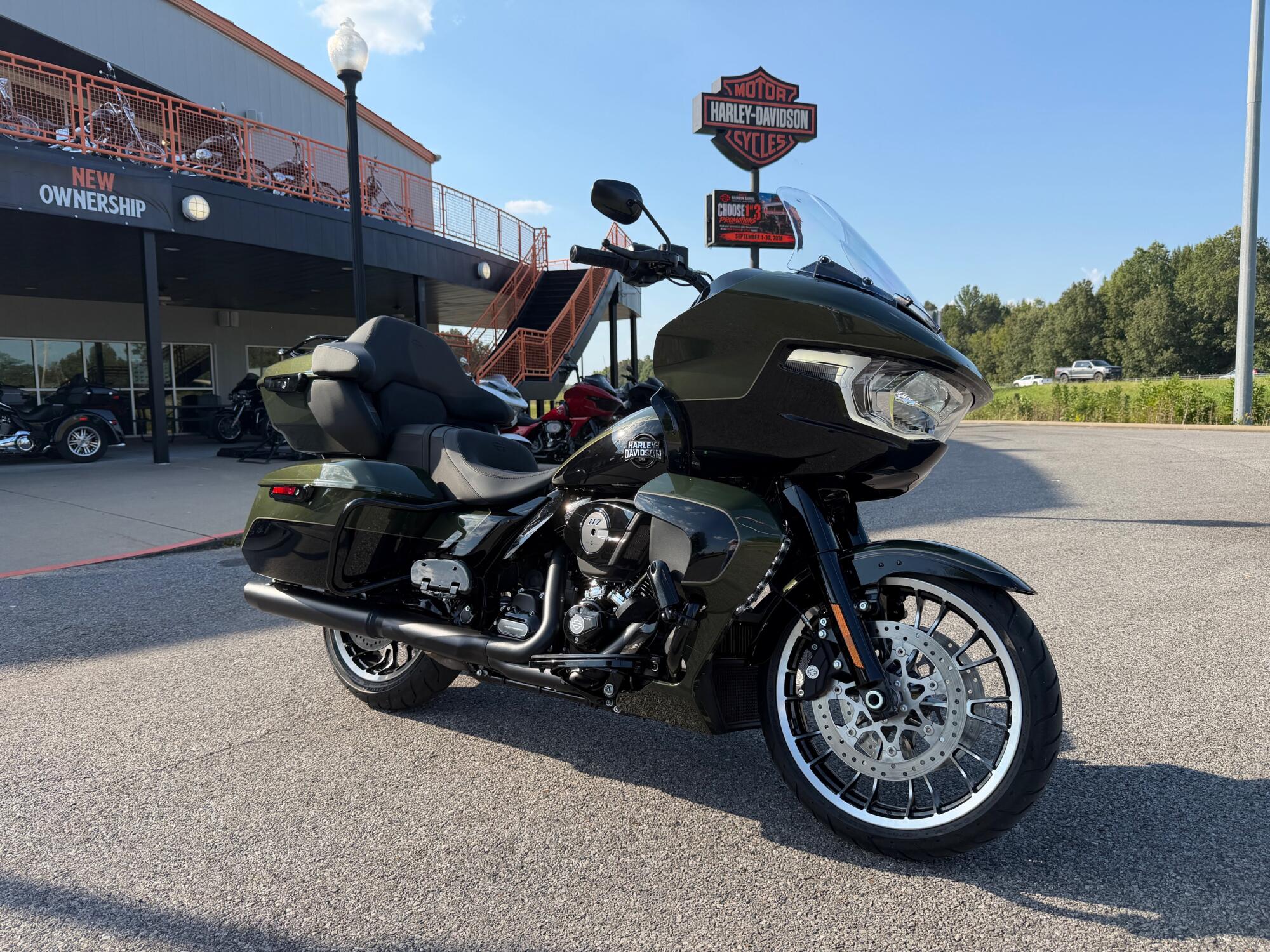 2026 Harley-Davidson® Road Glide Limited Olive Steel Metallic / Vivid Black