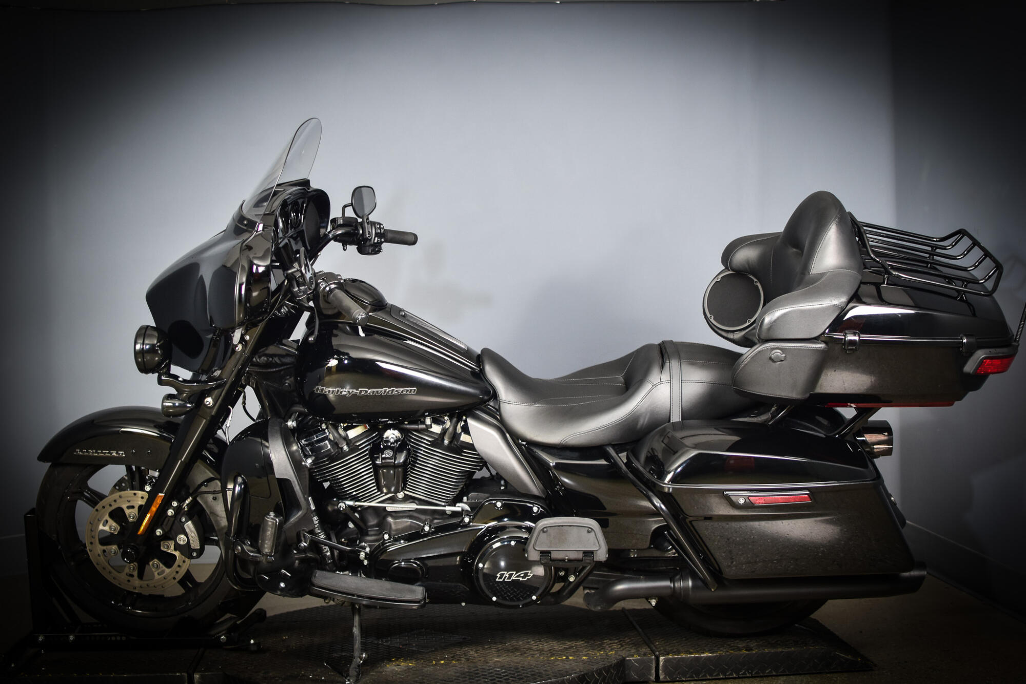 2020 Harley-Davidson® Ultra Limited Vivid Black - Black Finish, photo 6