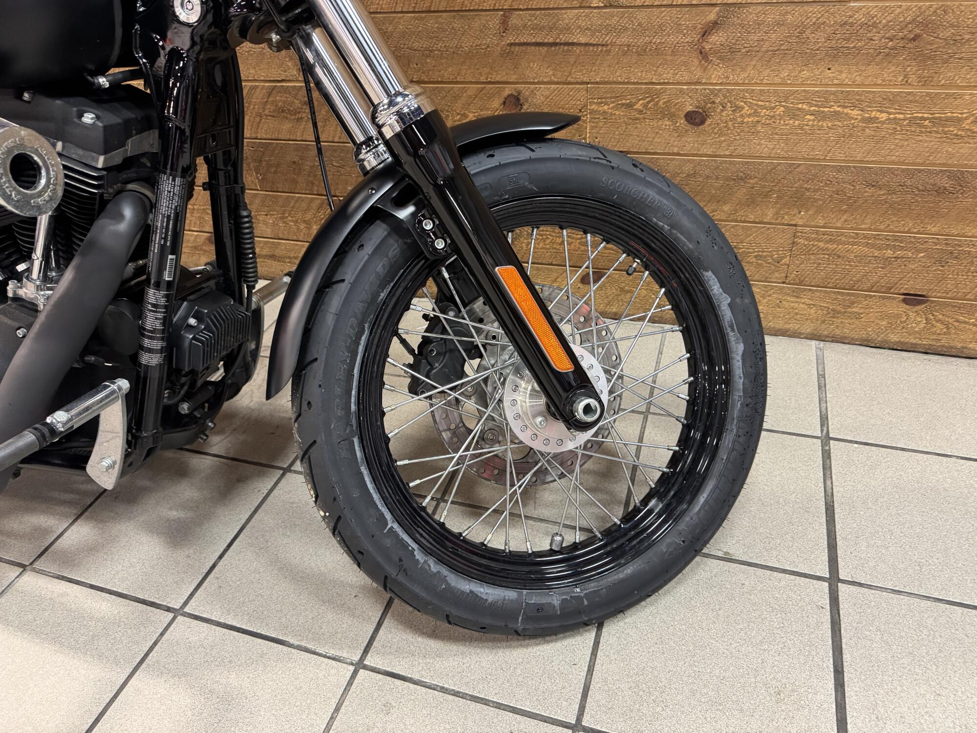 2016 Harley-Davidson® Street Bob® Black Denim FXDB, photo 4