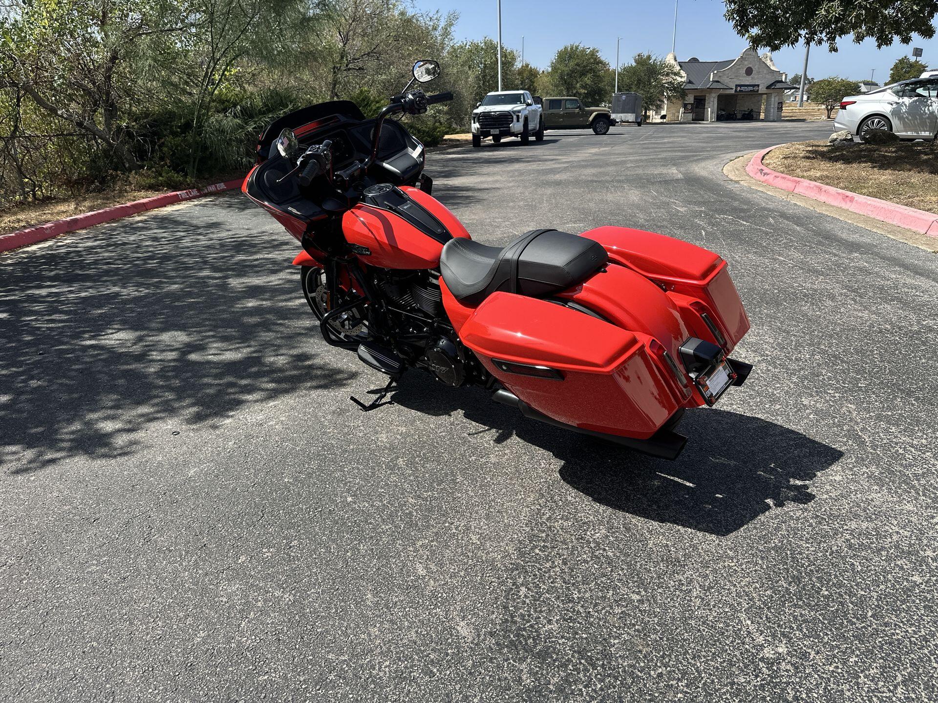 2026 Harley-Davidson® Road Glide® FLTRX, photo 7