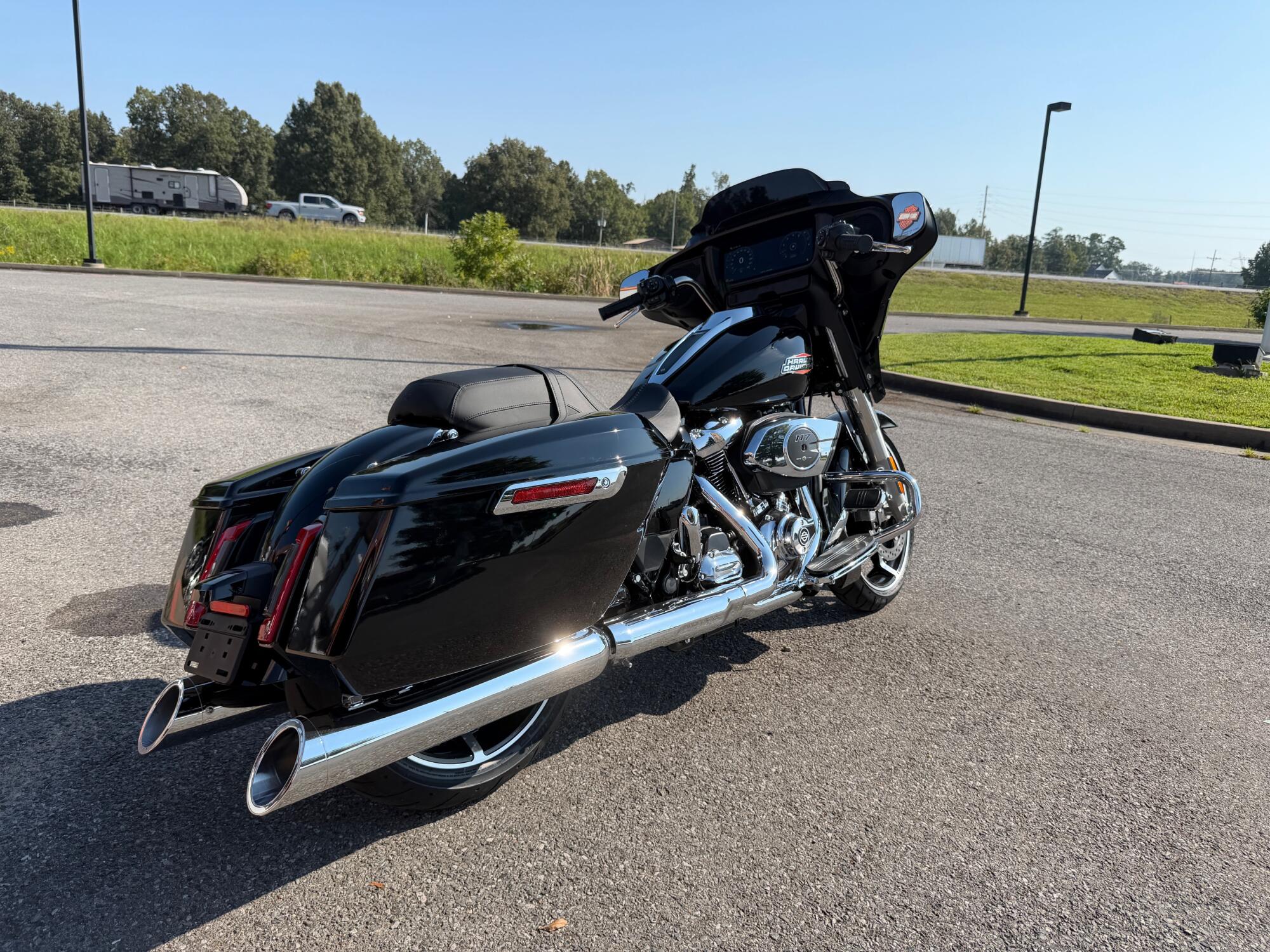 2026 Harley-Davidson® Street Glide® Black, photo 3