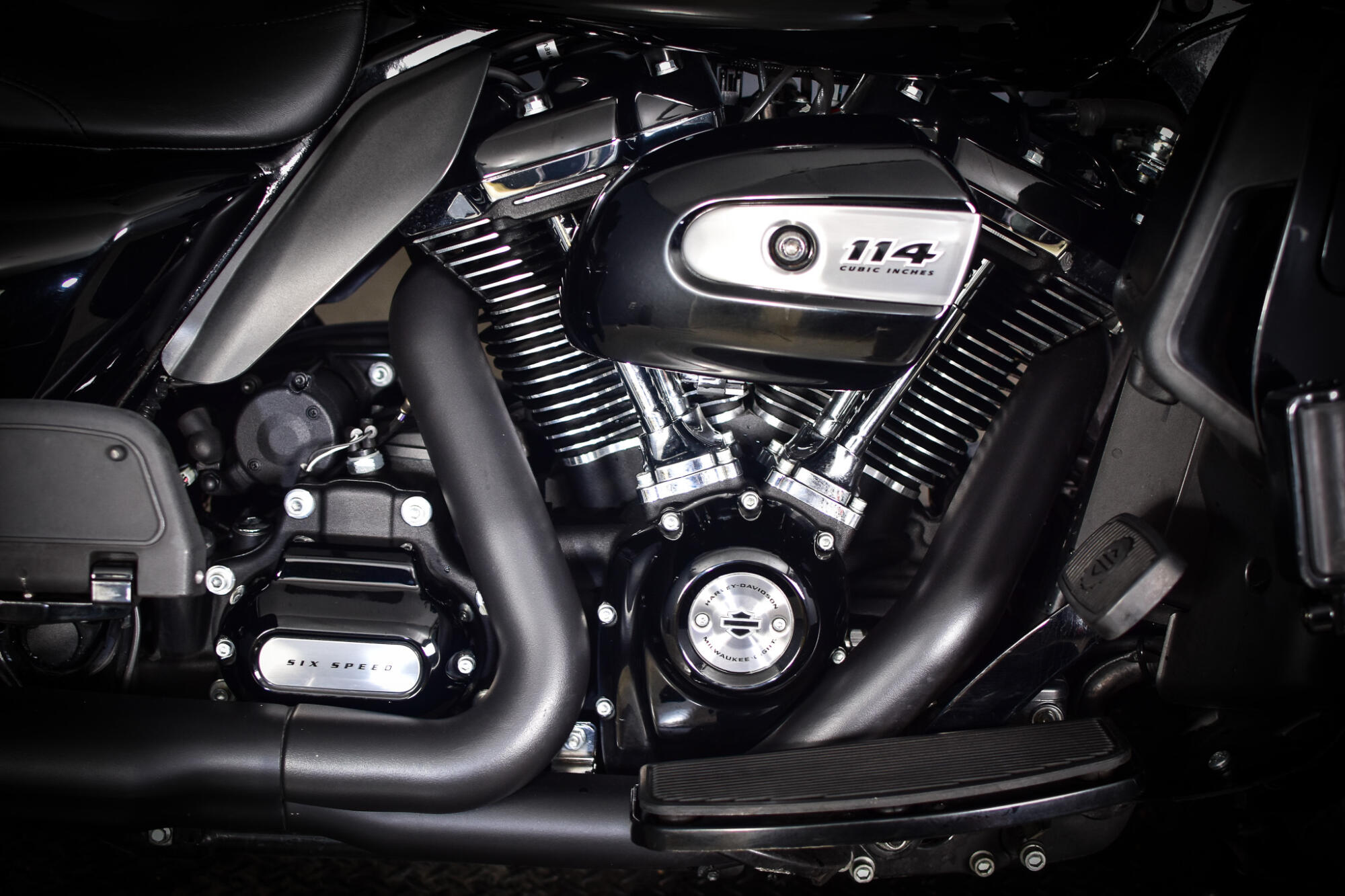 2020 Harley-Davidson® Ultra Limited Vivid Black - Black Finish, photo 12