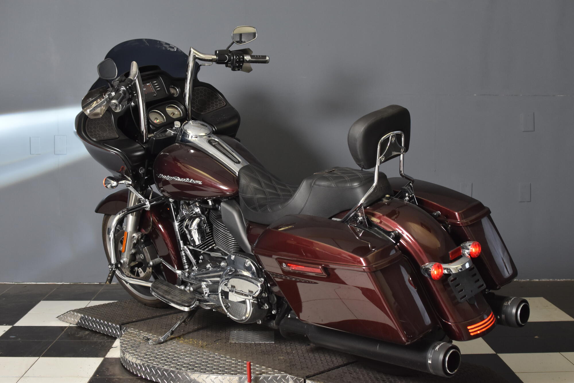 2018 Harley-Davidson® Road Glide® Twisted Cherry FLTRX, photo 6