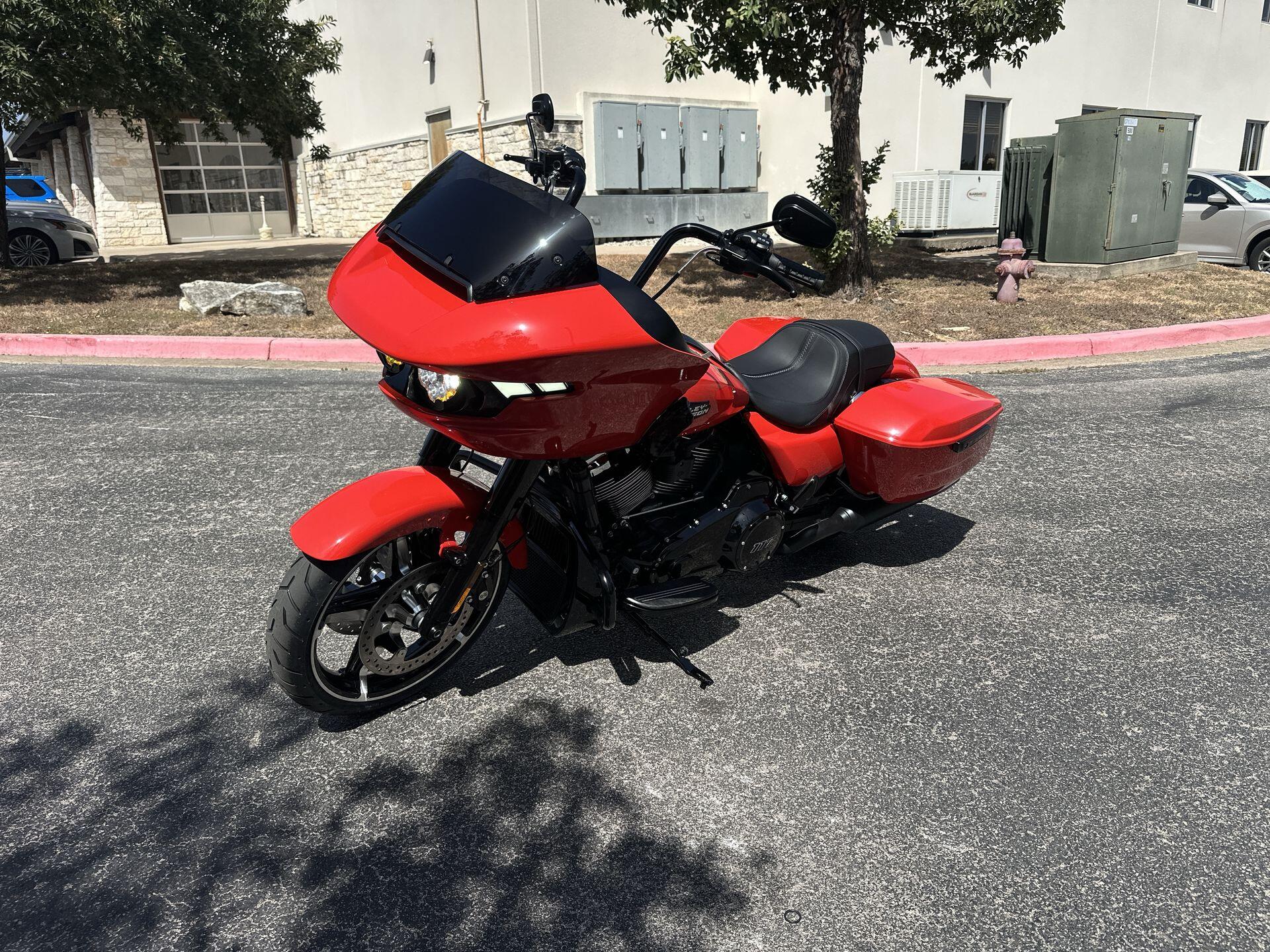 2026 Harley-Davidson® Road Glide® FLTRX, photo 5