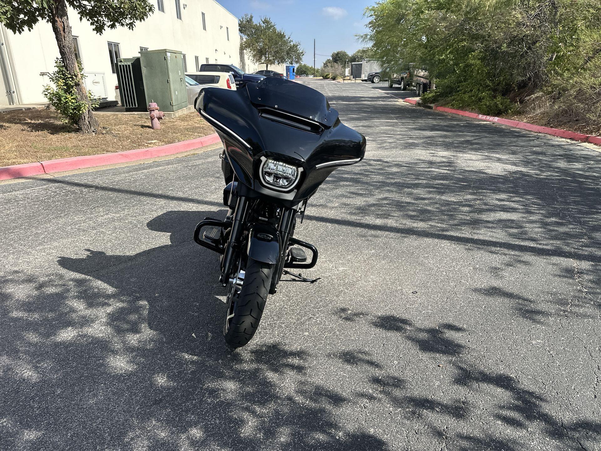 2026 Harley-Davidson® Street Glide® FLHX, photo 5