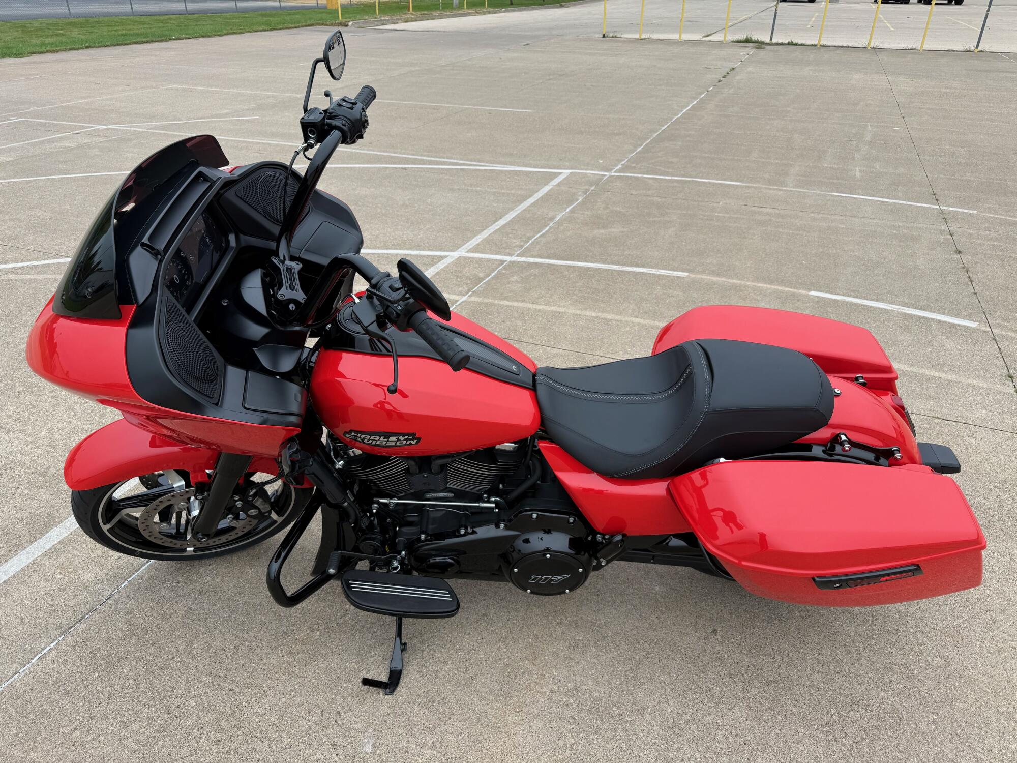2026 Harley-Davidson® Road Glide® Blood Orange Black Trim, photo 6