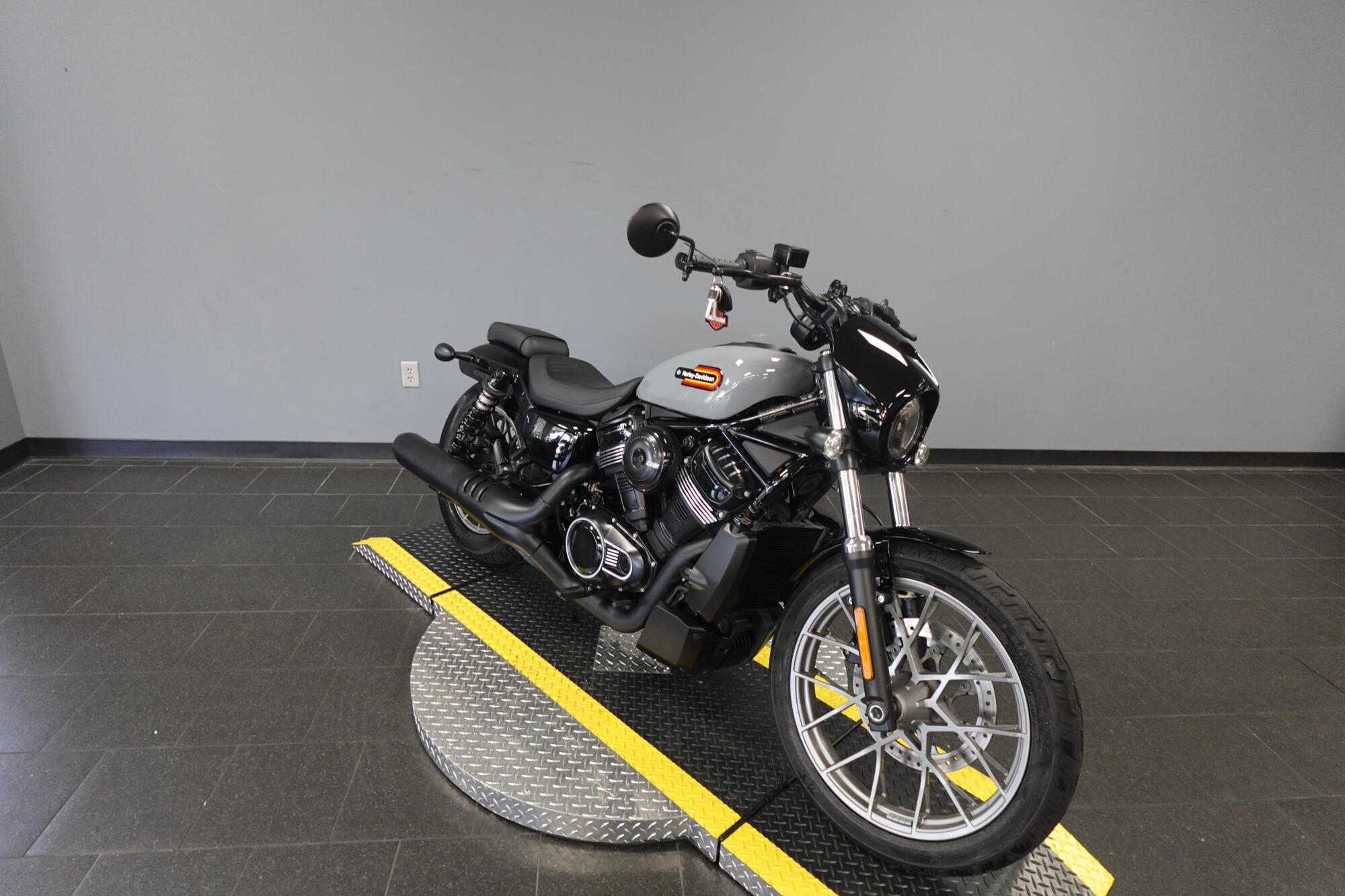 2026 Harley-Davidson® Nightster™ Special RH975S, photo 2