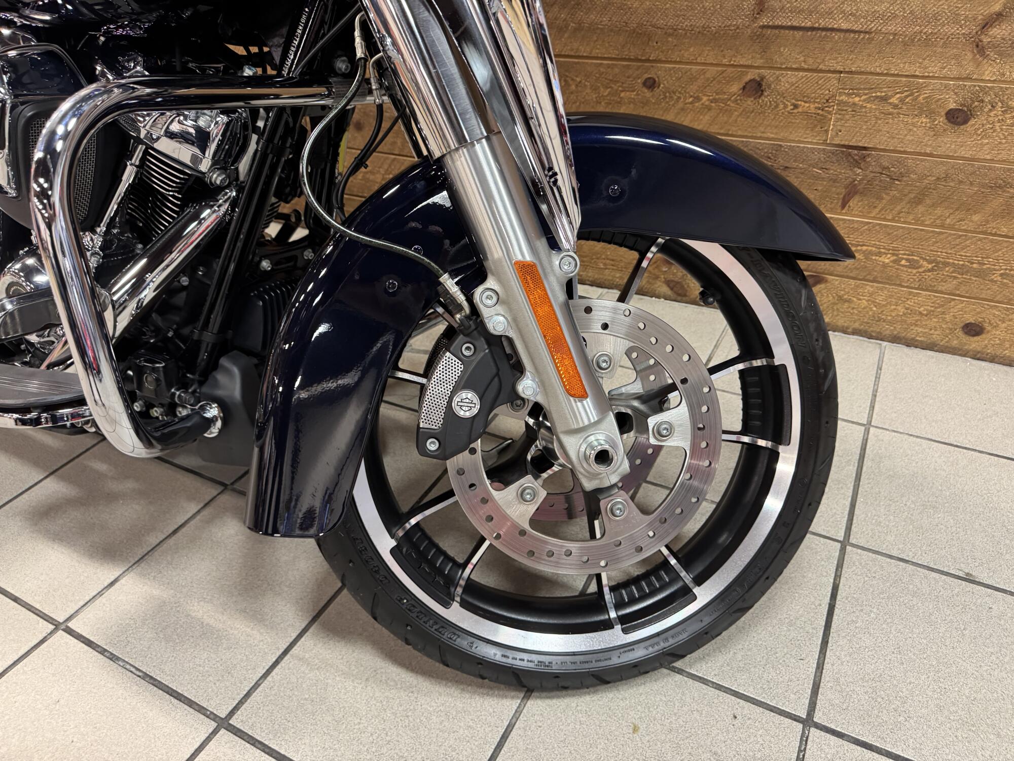 2020 Harley-Davidson® Street Glide® Midnight Blue Street Glide, photo 4