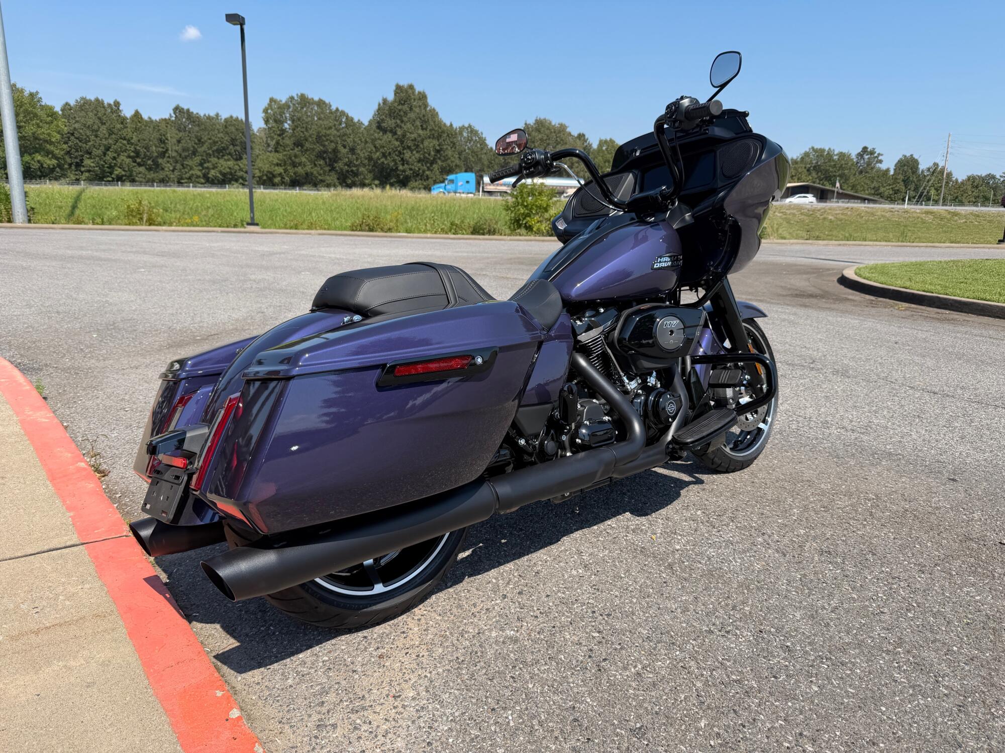 2026 Harley-Davidson® Road Glide™ Purple Abyss Black Trim, photo 3