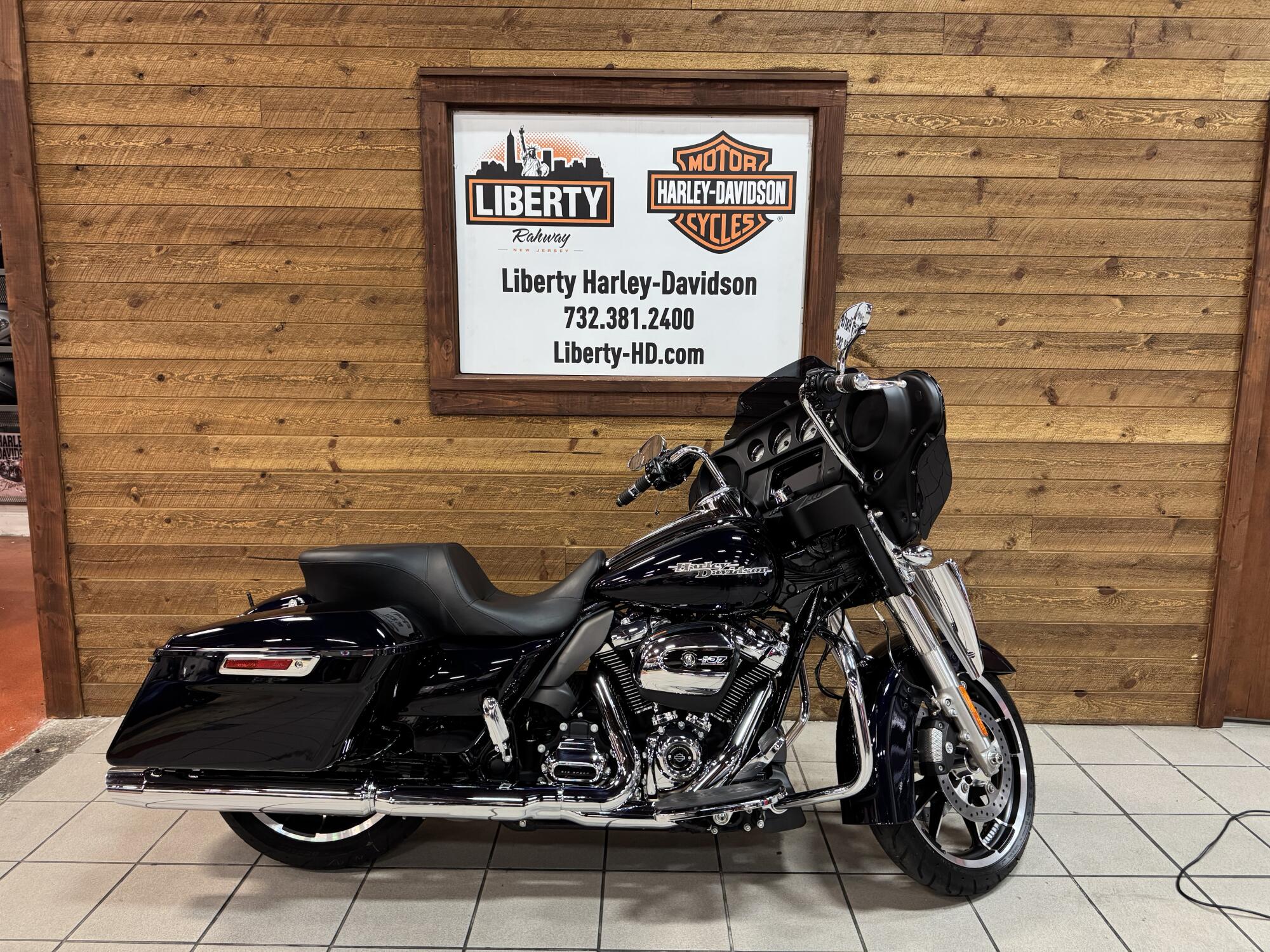 2020 Harley-Davidson® Street Glide® Midnight Blue Street Glide